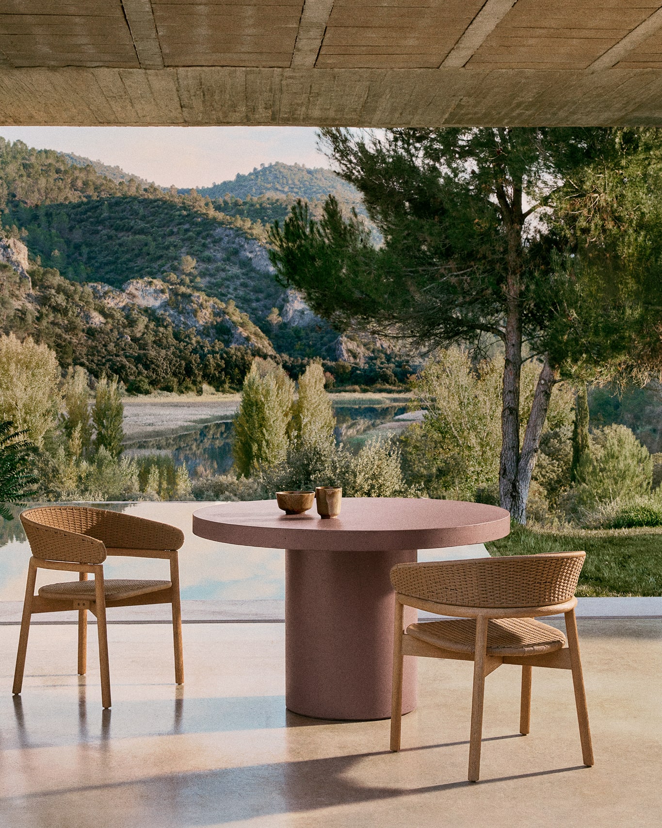 Arinella chair in FSC 100% solid acacia wood with natural finish and beige rope cord