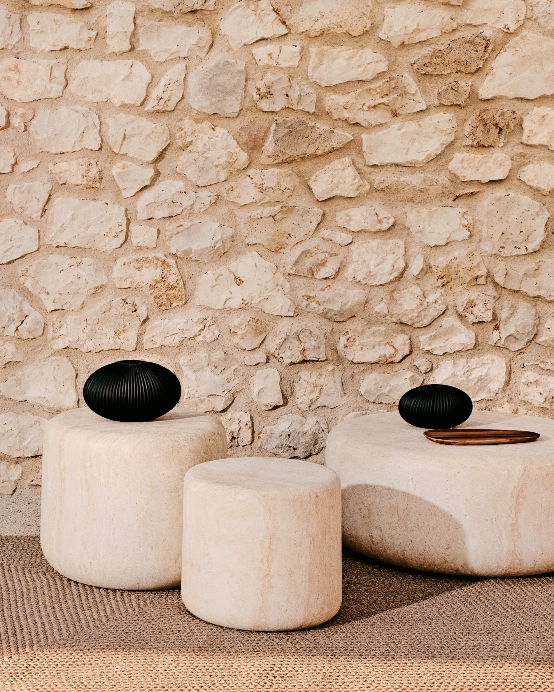 Drasi cement side table with travertine-effect finish Ø46cm