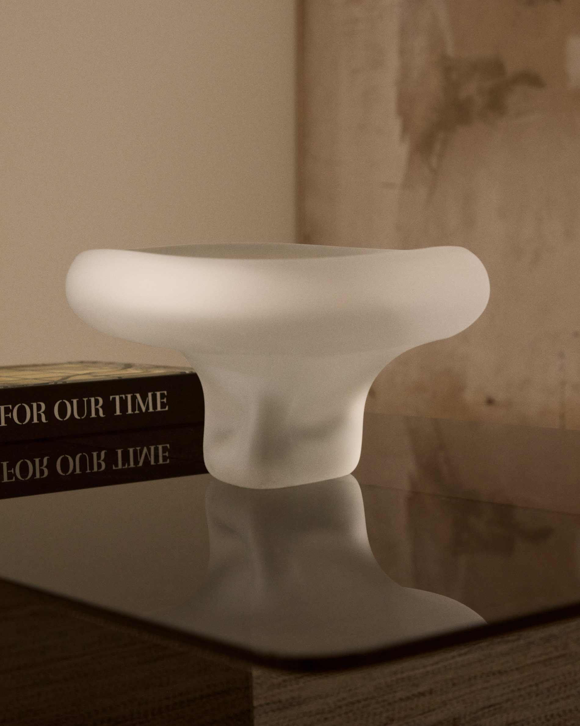 Ondaro frosted glass centrepiece 15cm