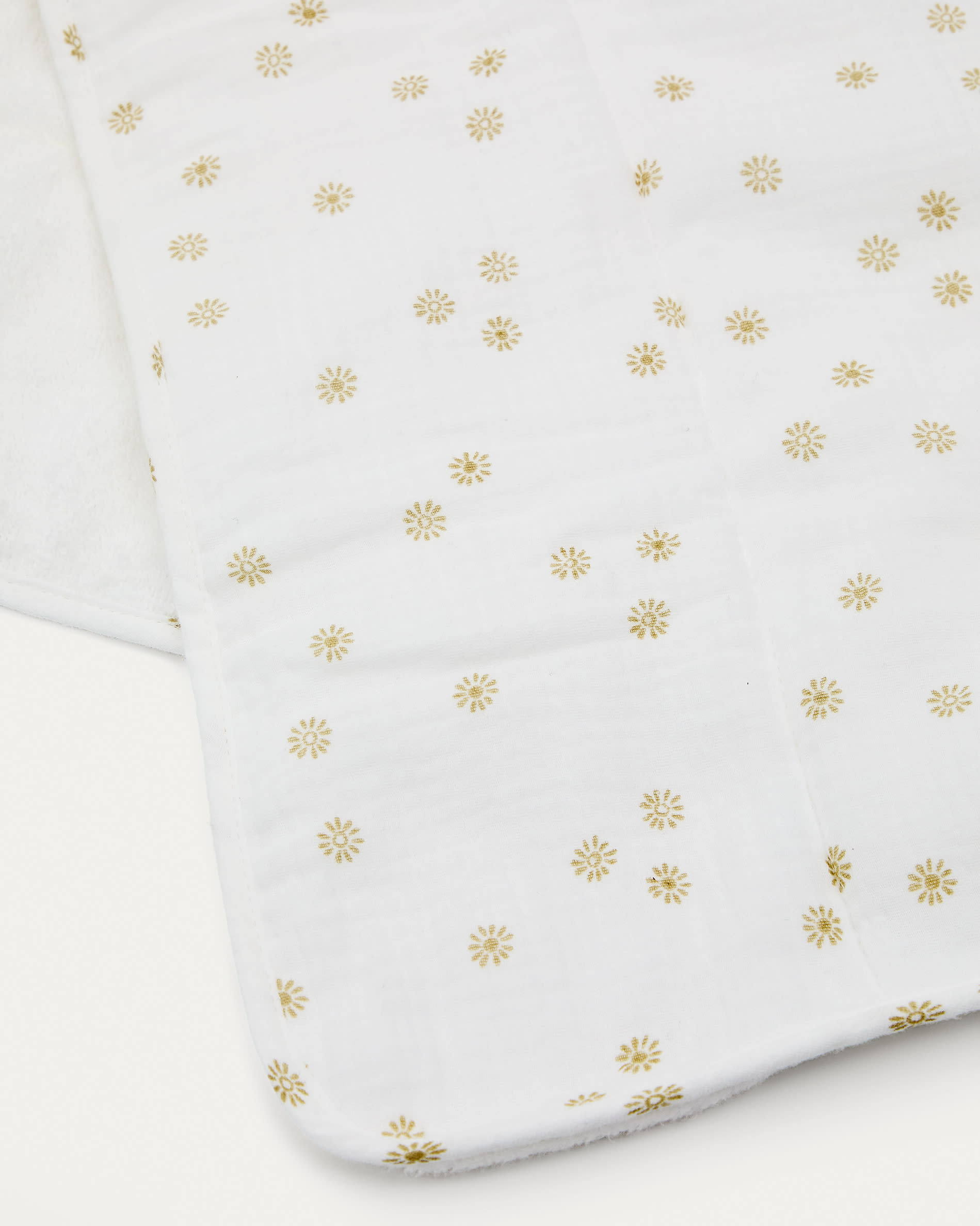 Olna travel changing mat in 100% cotton with a sun print