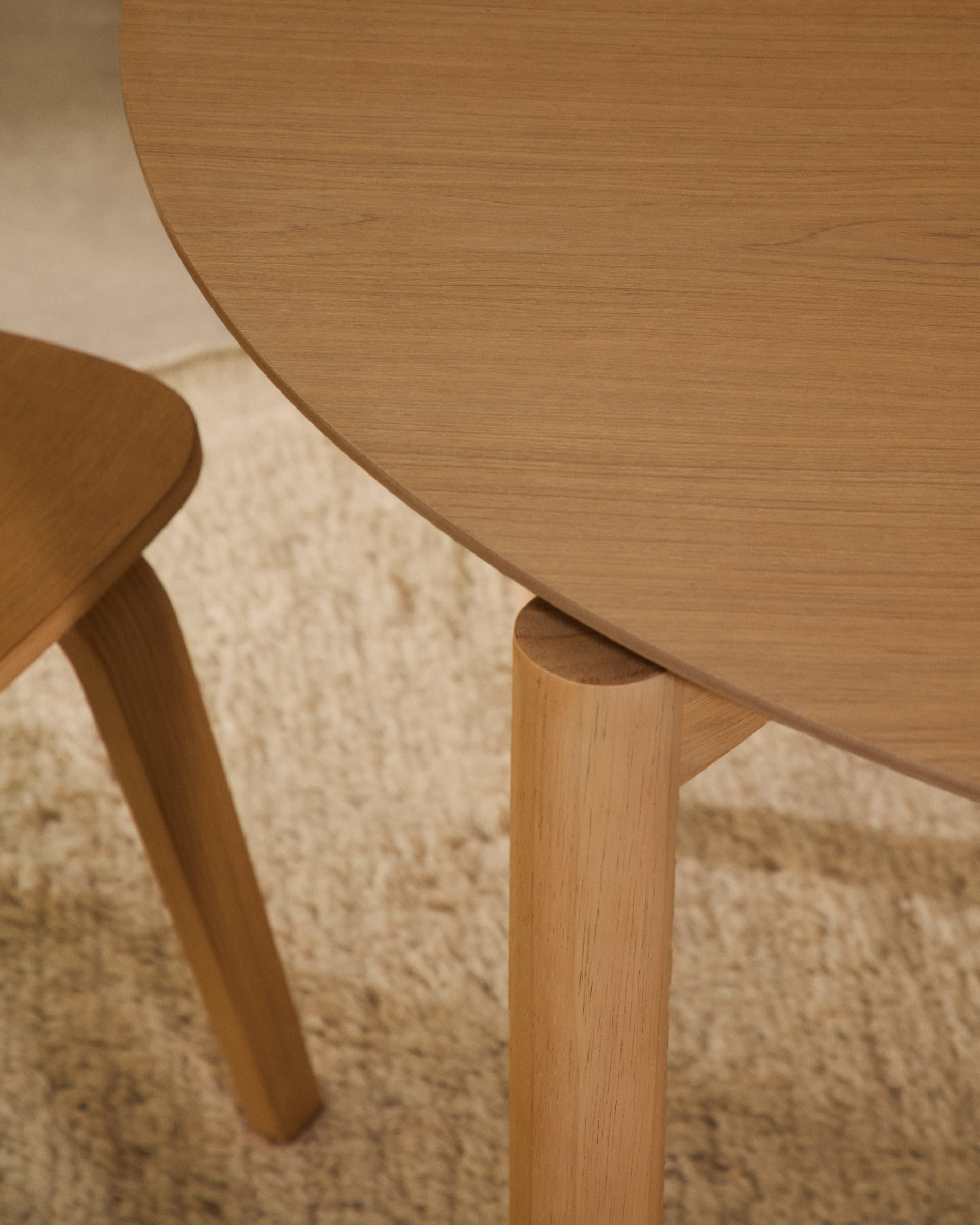 Indara round table in ash veneer with natural finish Ø110 cm
