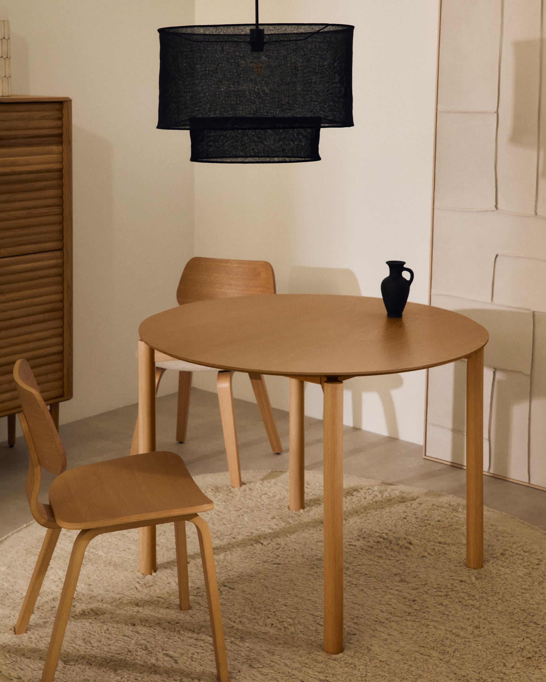 Indara round table in ash veneer with natural finish Ø110 cm