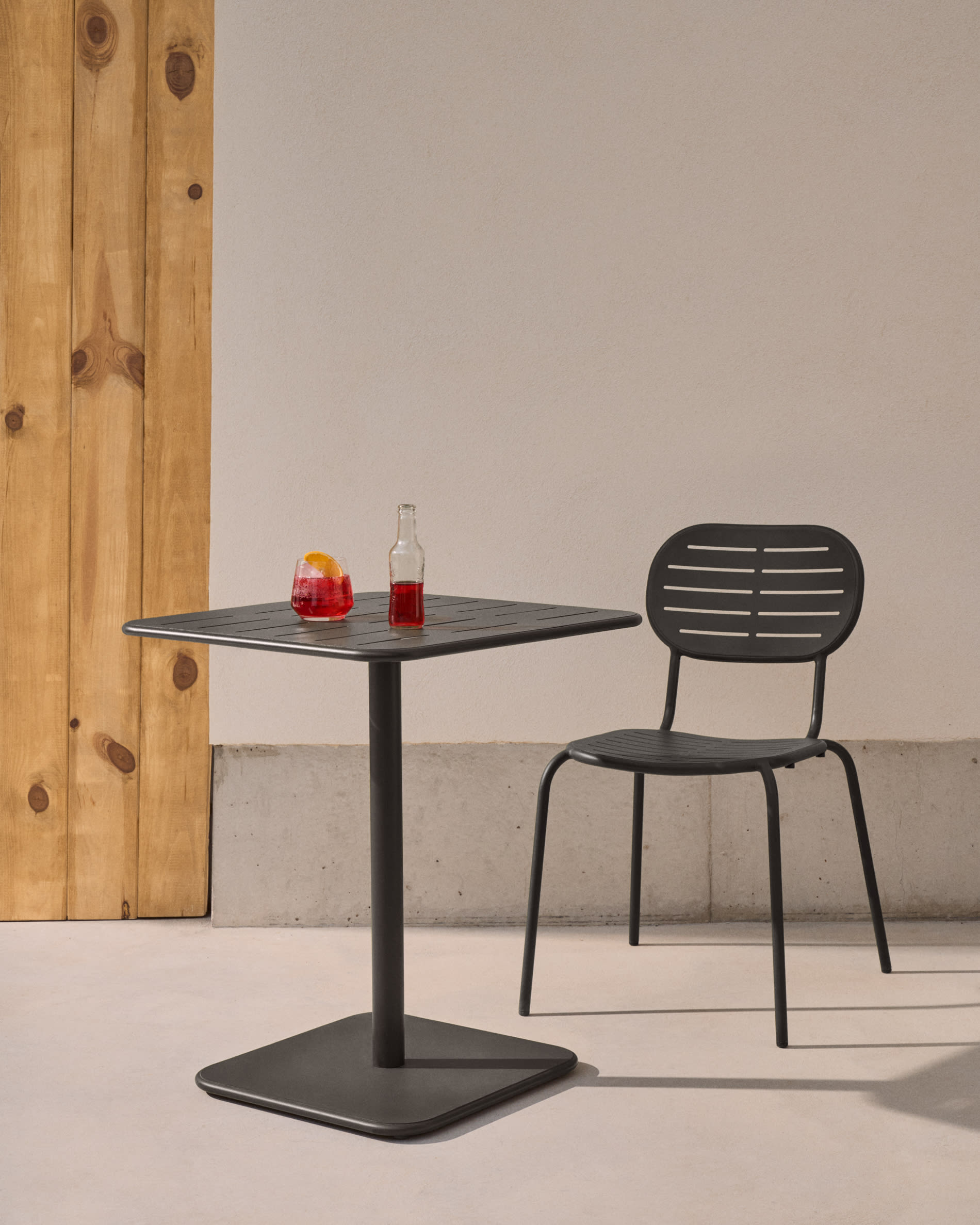 Stackable outdoor chair Brai in dark grey galvanised steel