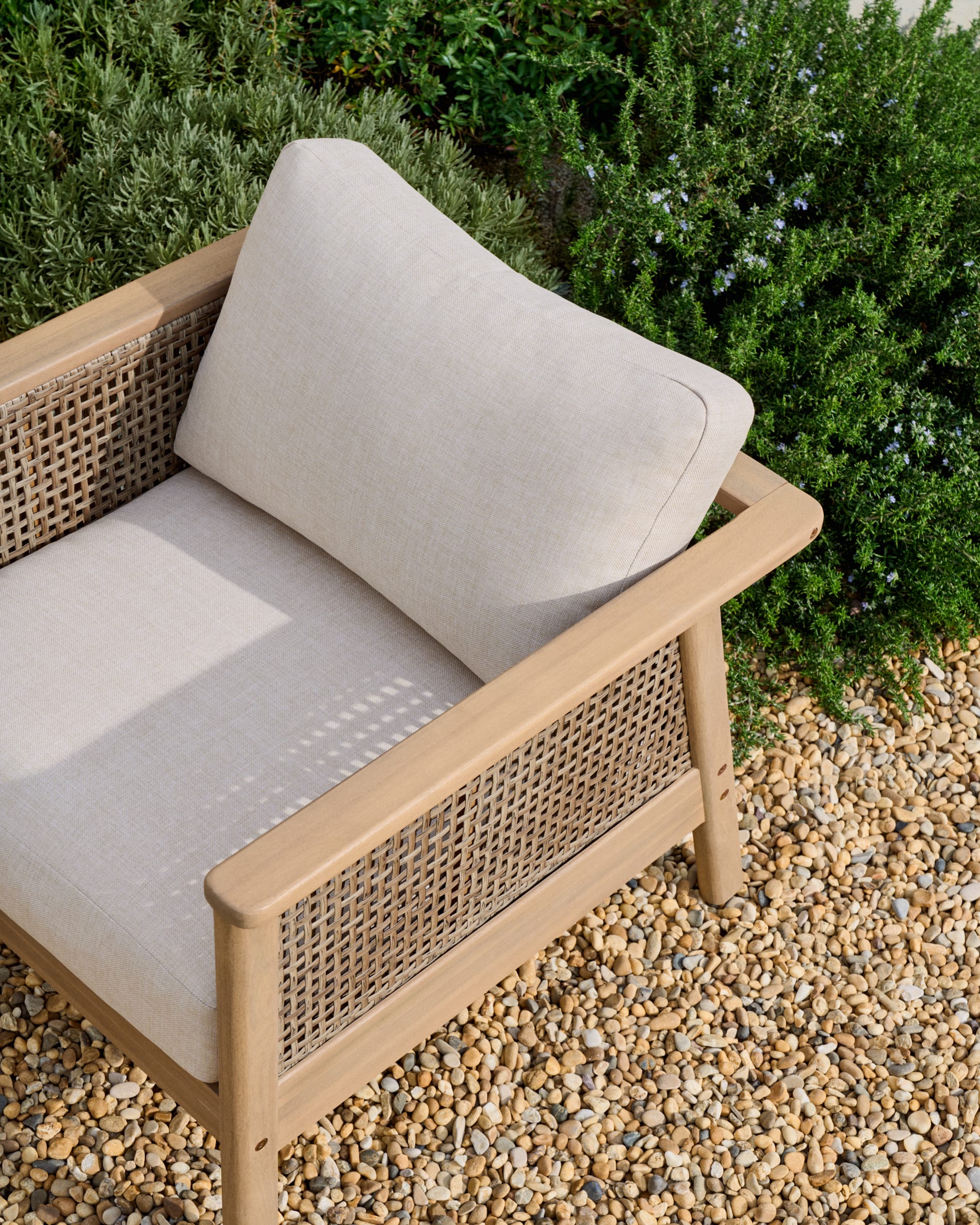 Alabe set consisting of one 2-seater sofa, 2 armchairs and one coffee table in FSC 100% acacia wood