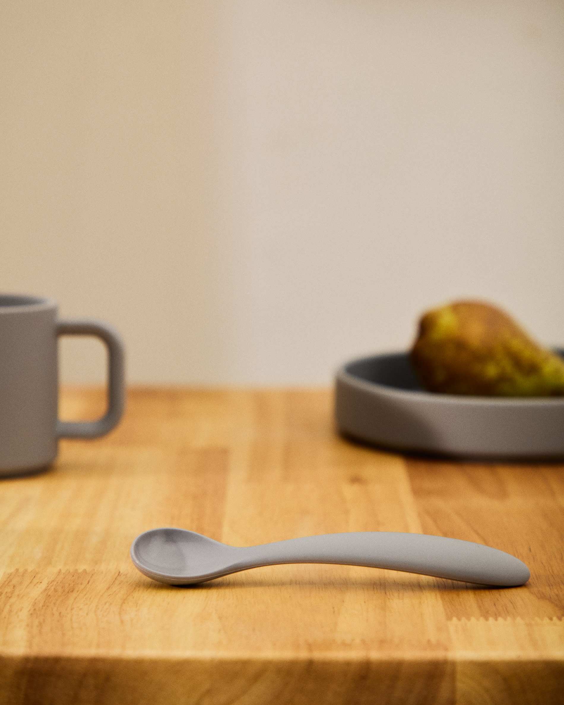 Lili set of two spoons in orange and blue silicone