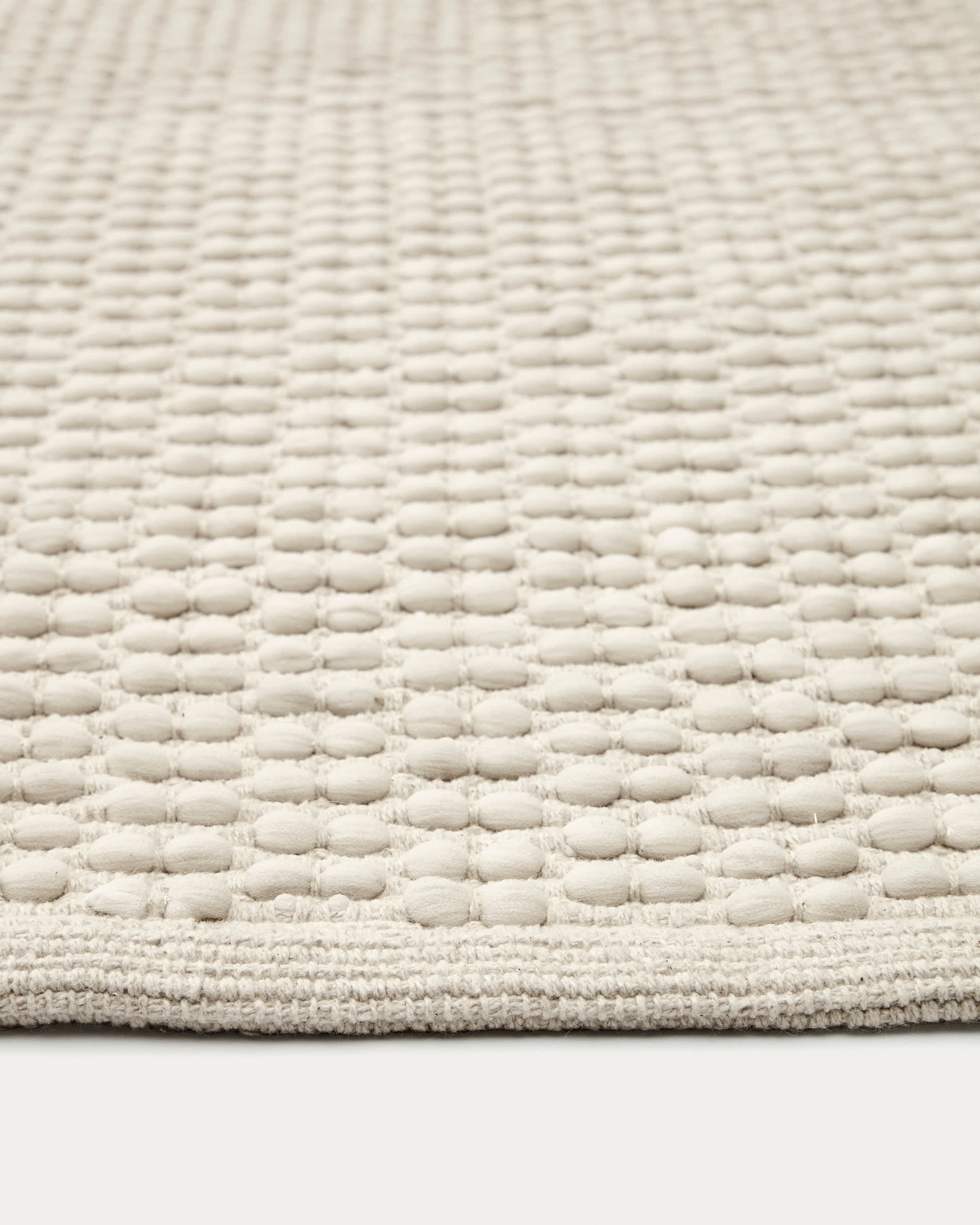 Mascarell rug, cotton and polyester in white, 200 x 300 cm