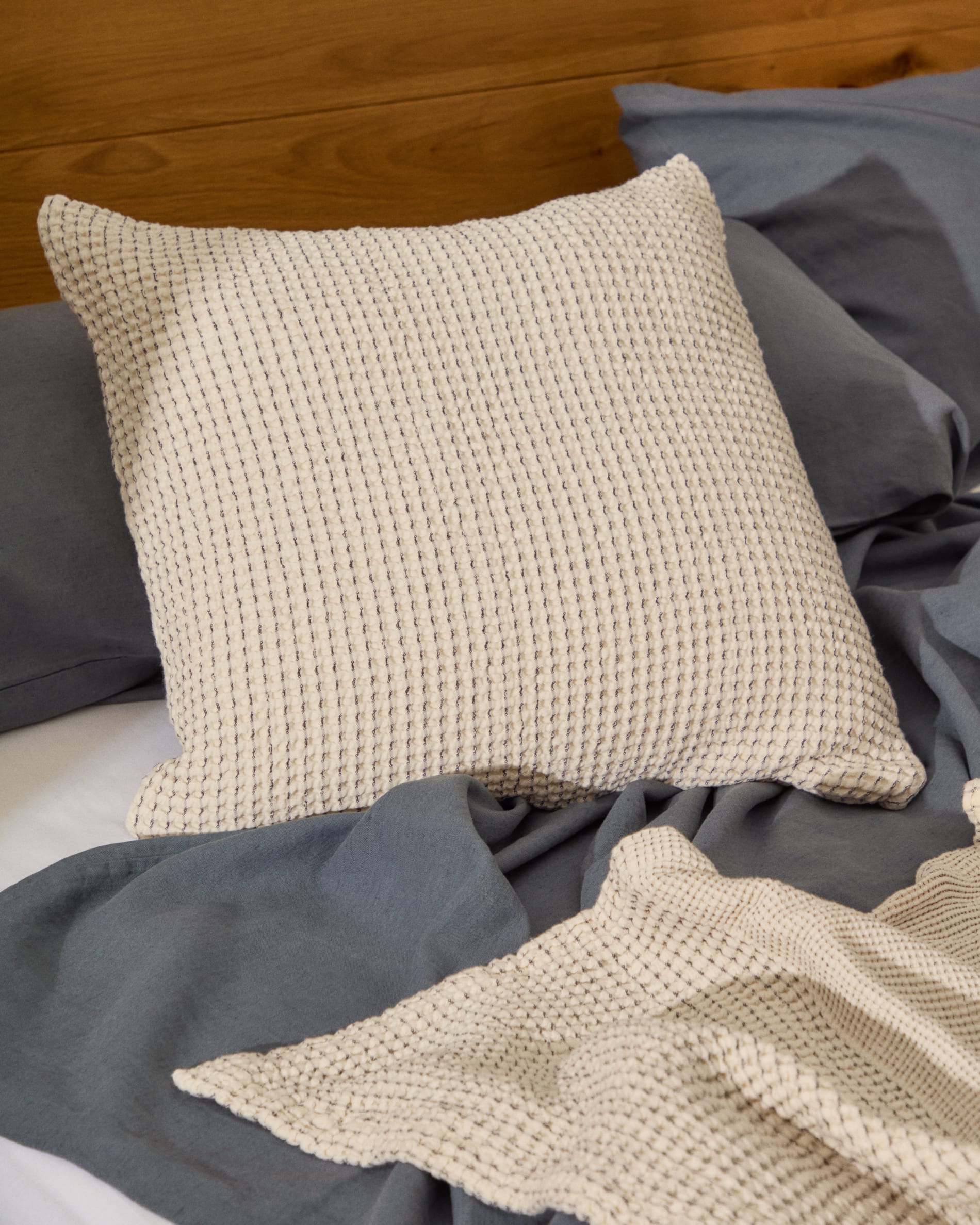 Mabile set of 2 blue striped jacquard cushions in 100% cotton 50 x 50cm
