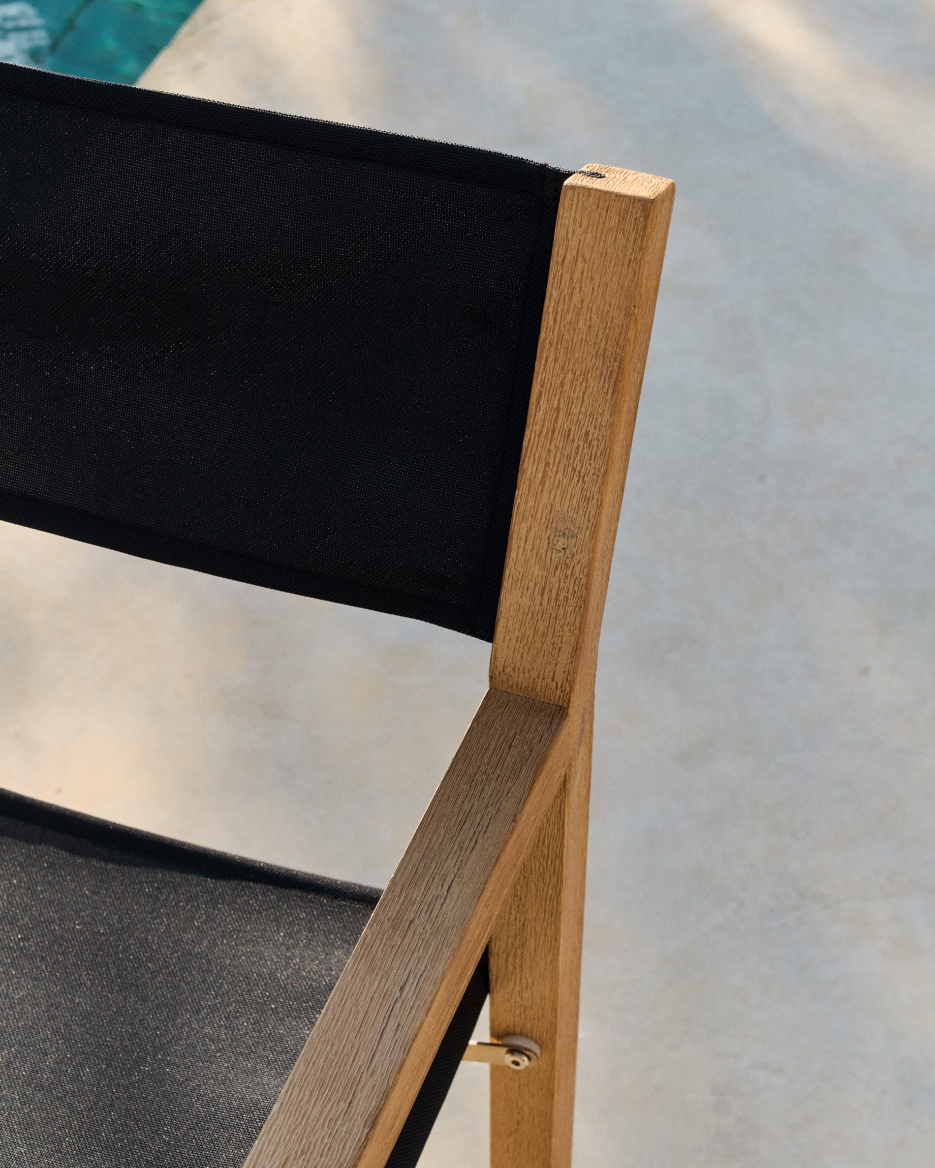 Vilara black outdoor folding chair made of FSC 100% solid acacia wood