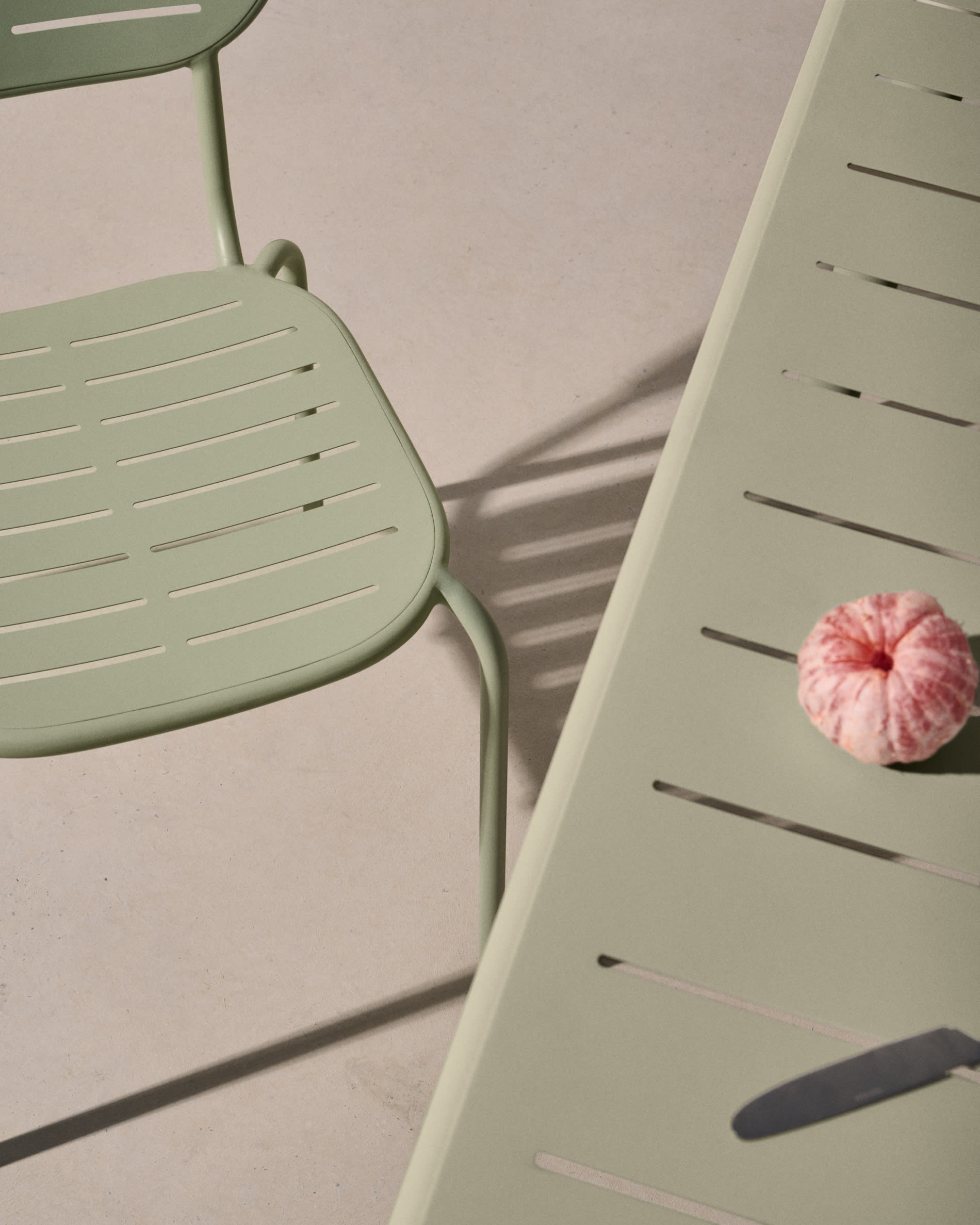 Brai outdoor table in turquoise galvanised steel 180 x 90cm