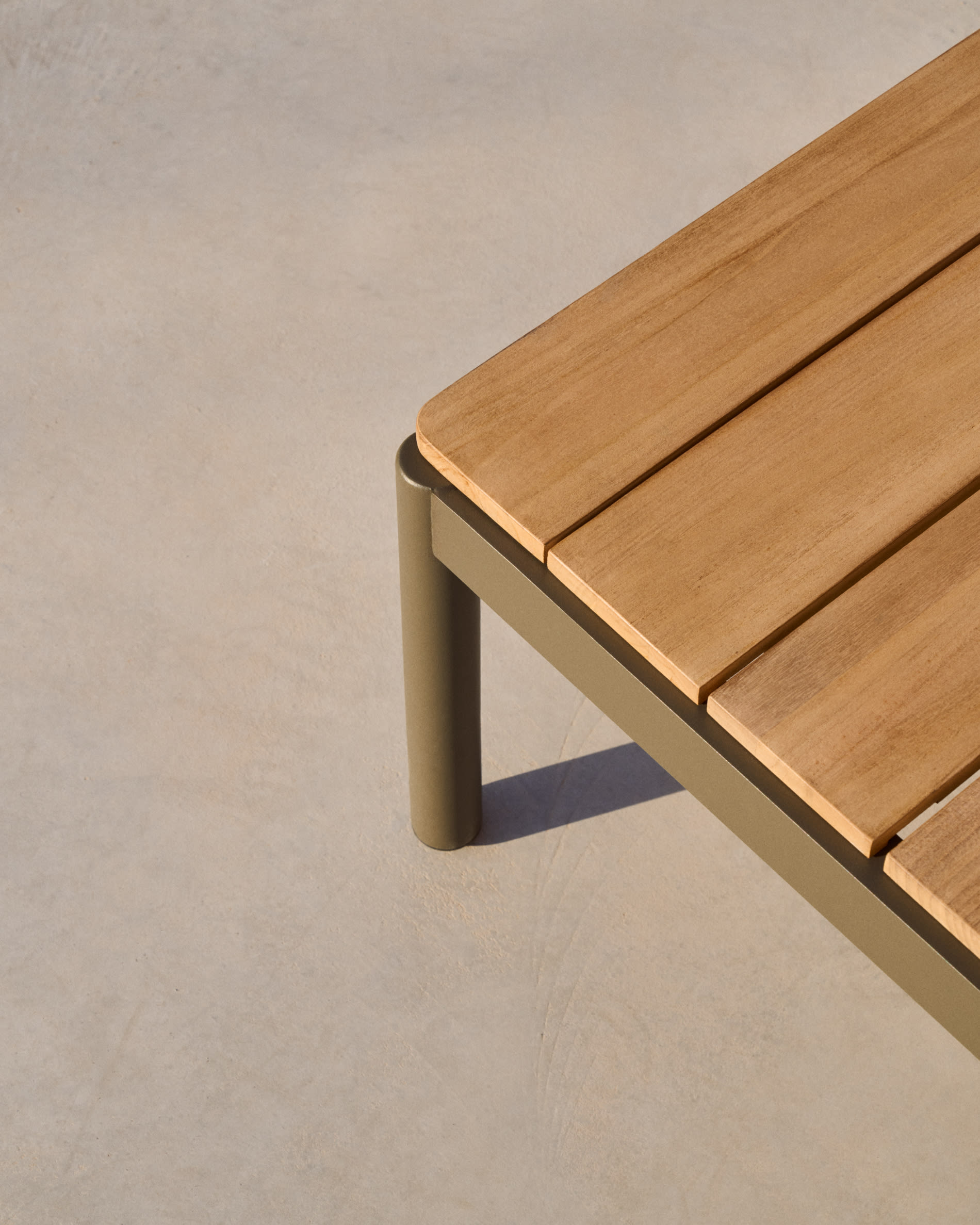 Sorells coffee table in green aluminum and teak wood 63 x 144,6 cm FSC 100%