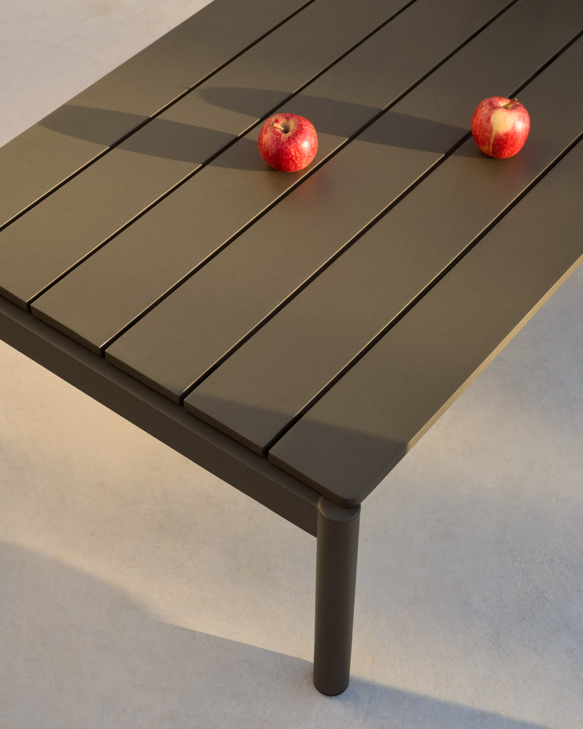 Sorells coffee table in green aluminum 63 x 144,6 cm