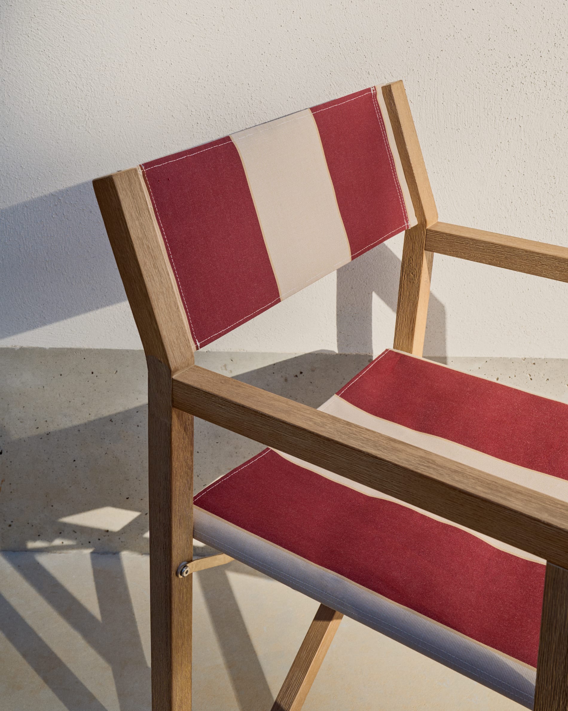 Vilara burgundy and beige striped outdoor folding chair made of FSC 100% solid acacia wood