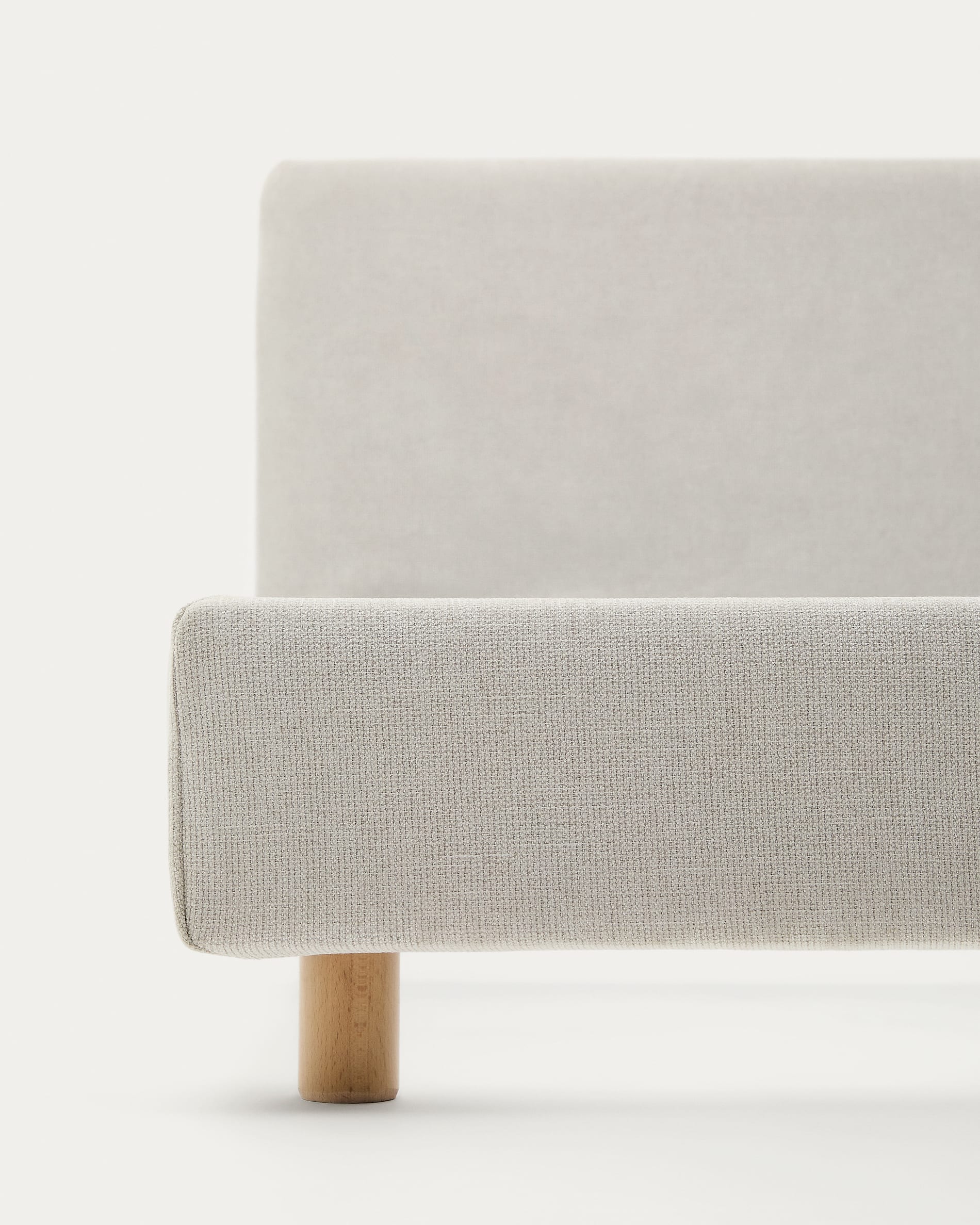 Pearl chenille Valma bed with removable cover and solid beech wood legs for a 160 x 200 cm mattress