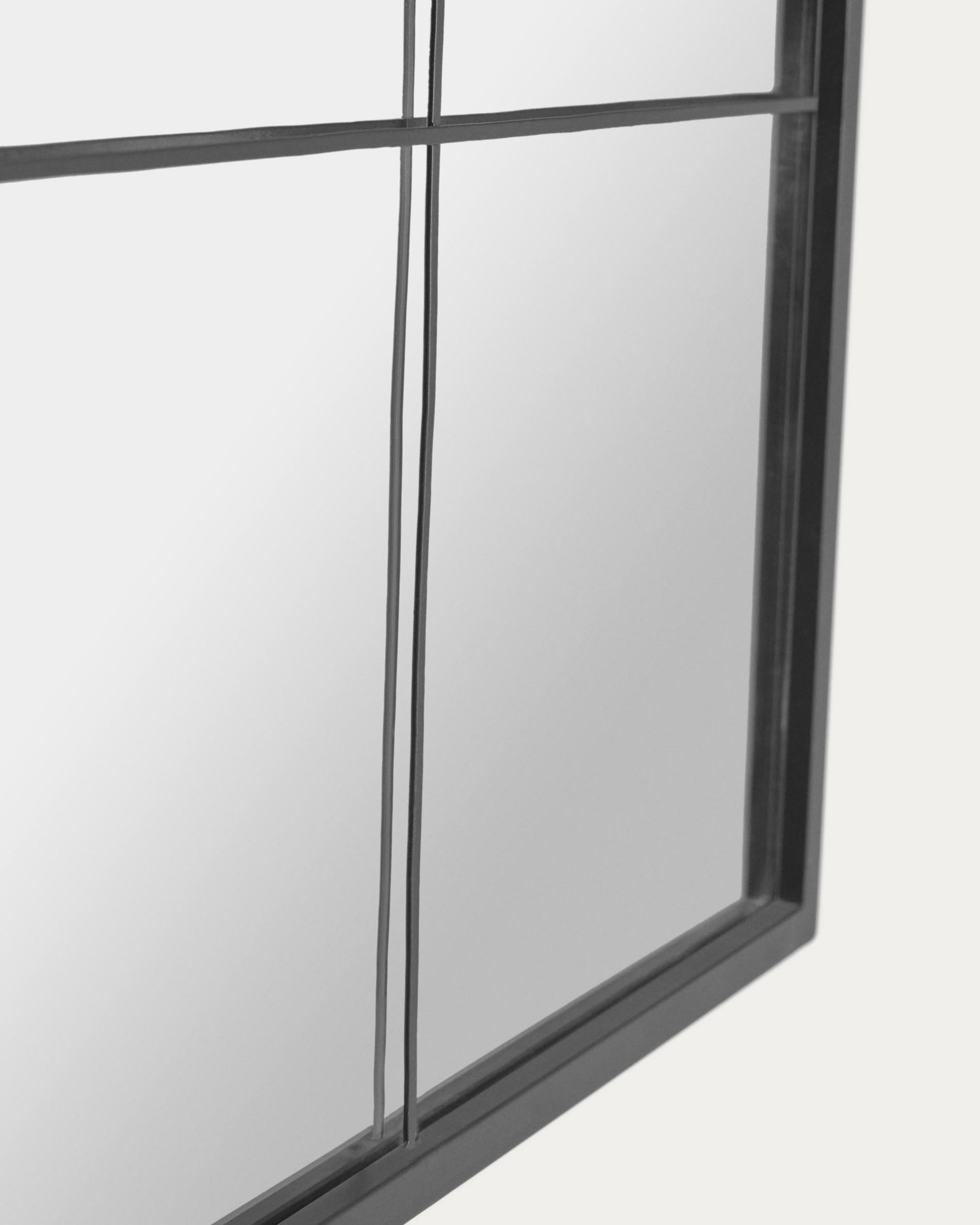 Ulrica standing mirror in black metal 100 x 160 cm