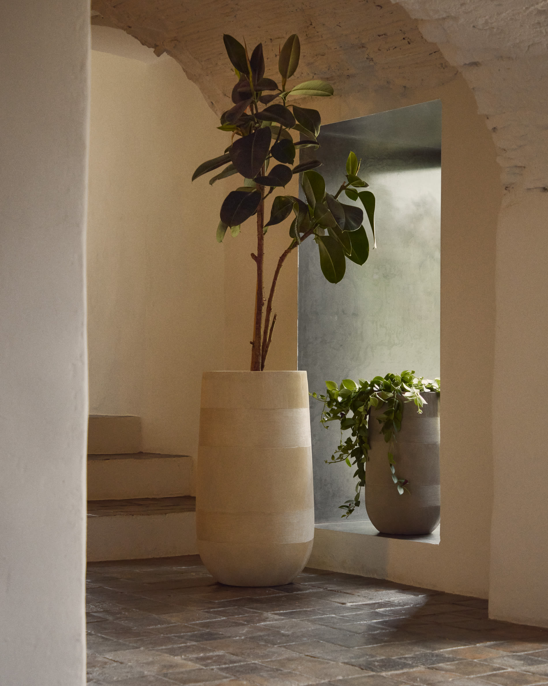 Tival beige cement-effect planter Ø 45 cm / Ø 32 cm