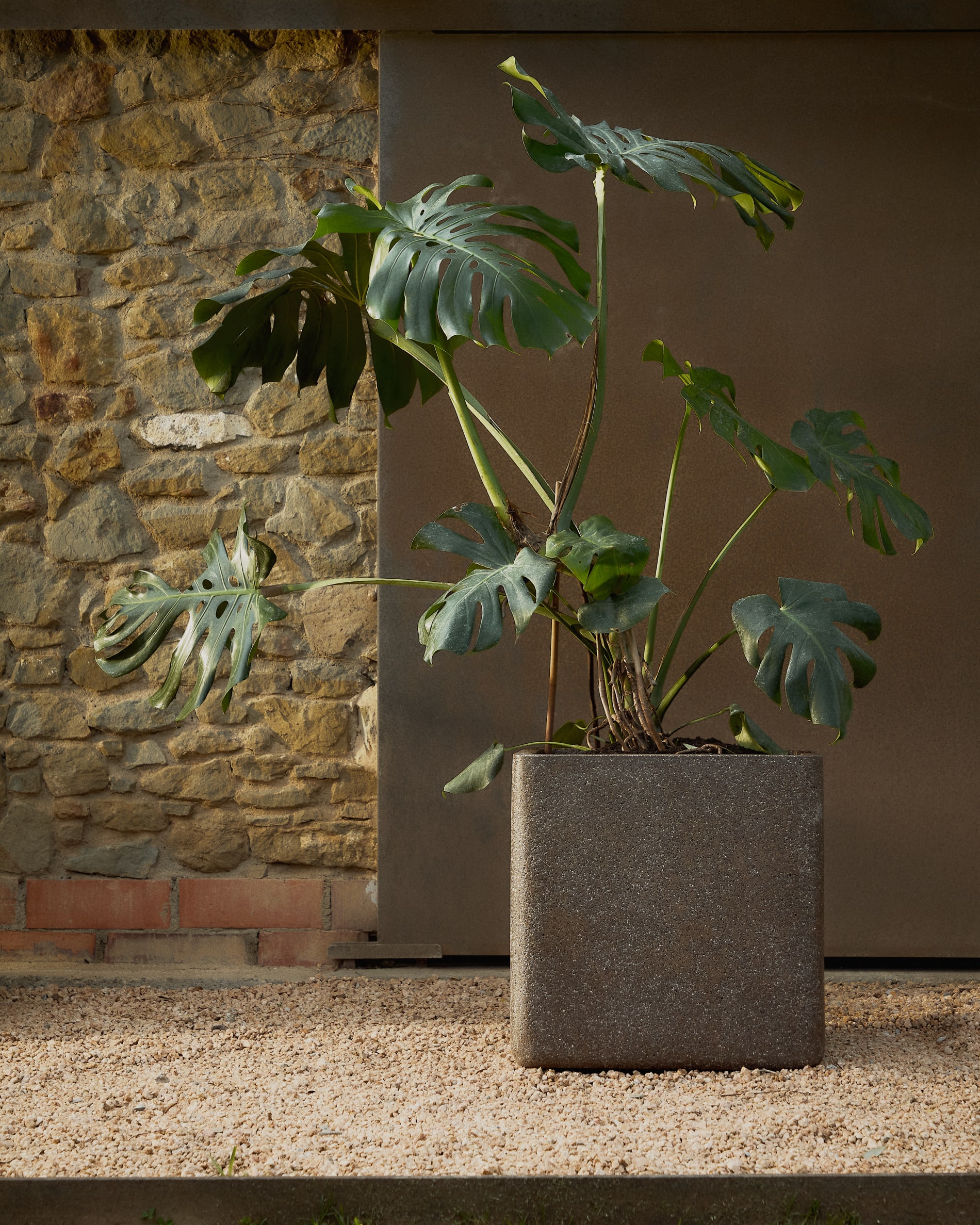Set of 2 Minoa planters with brown stone effect 44 x 44 cm