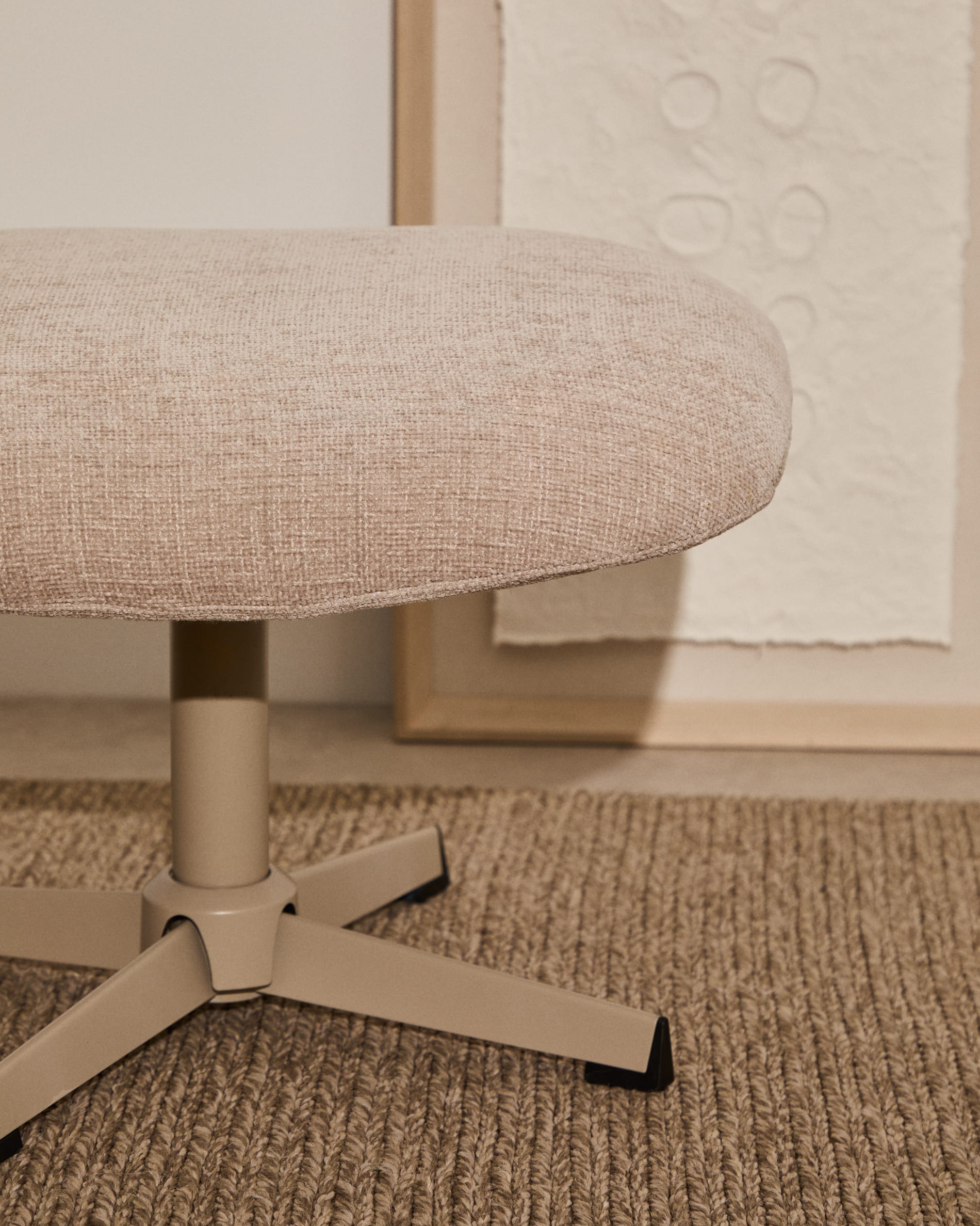 Teryl swivel footrest in beige chenille and metal with a grey finish FSC™ 100%.