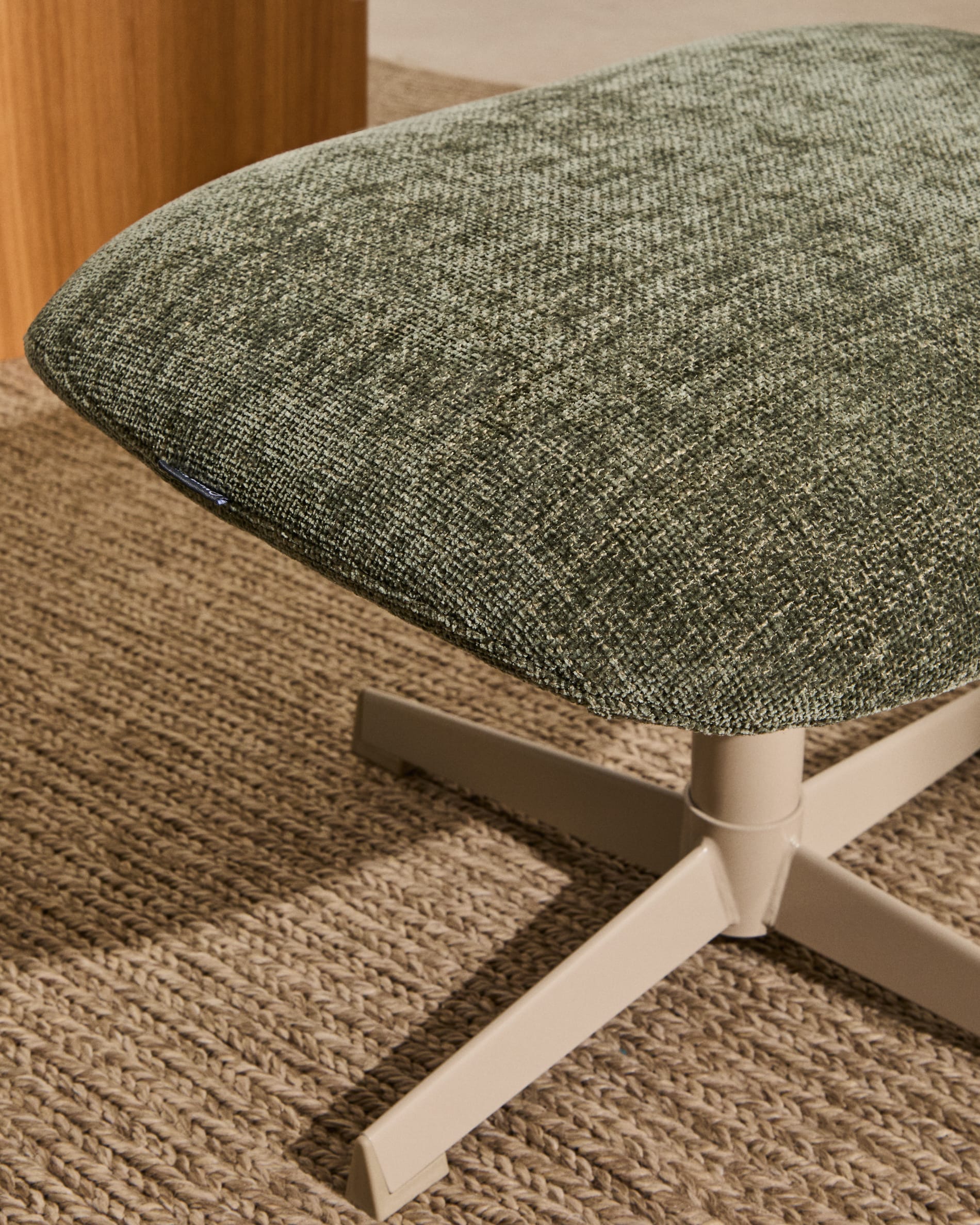 Teryl swivel footrest in green chenille and metal with a grey finish FSC™ 100%.
