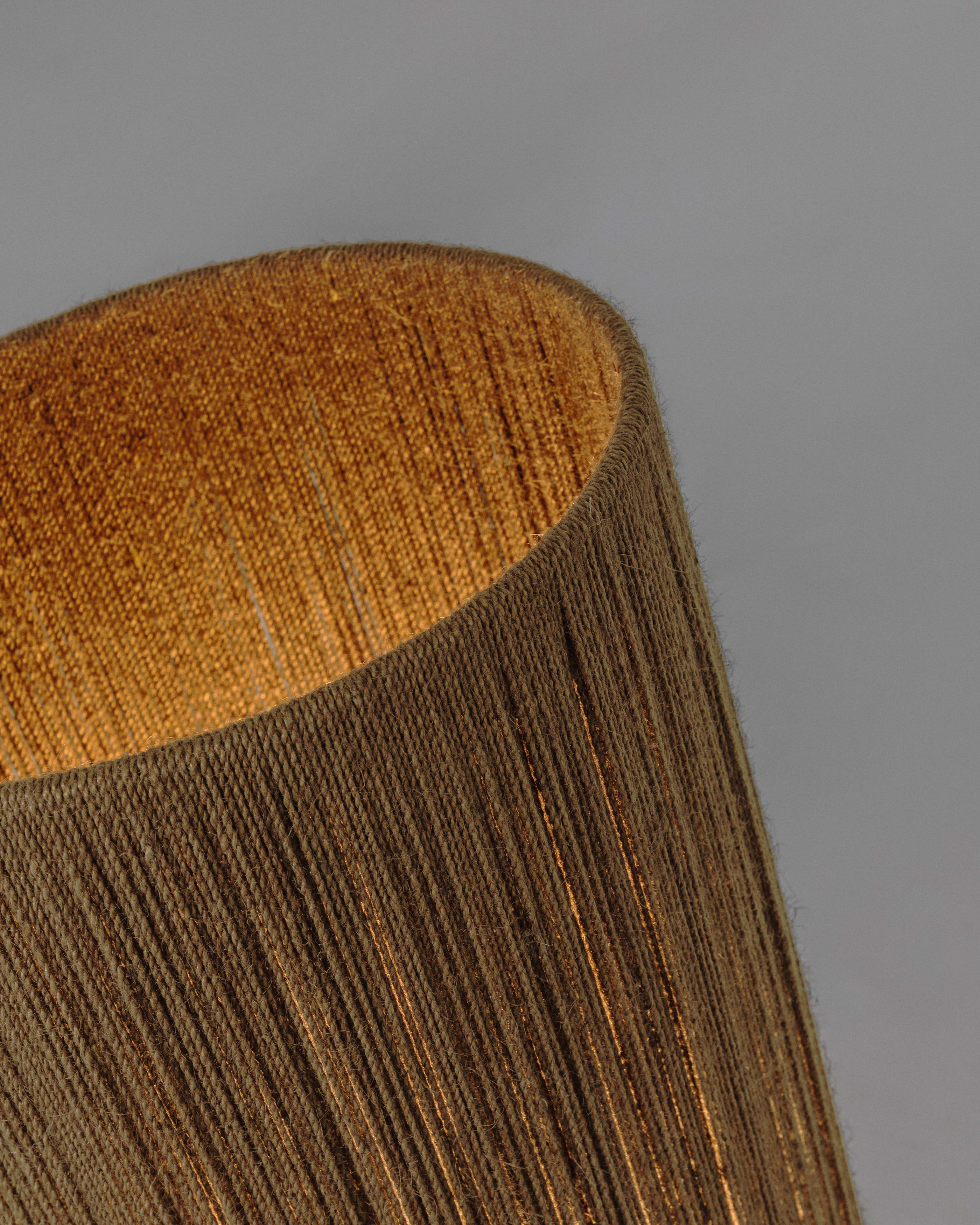 Kor table floor lamp made of jute and acacia wood in a dark finish