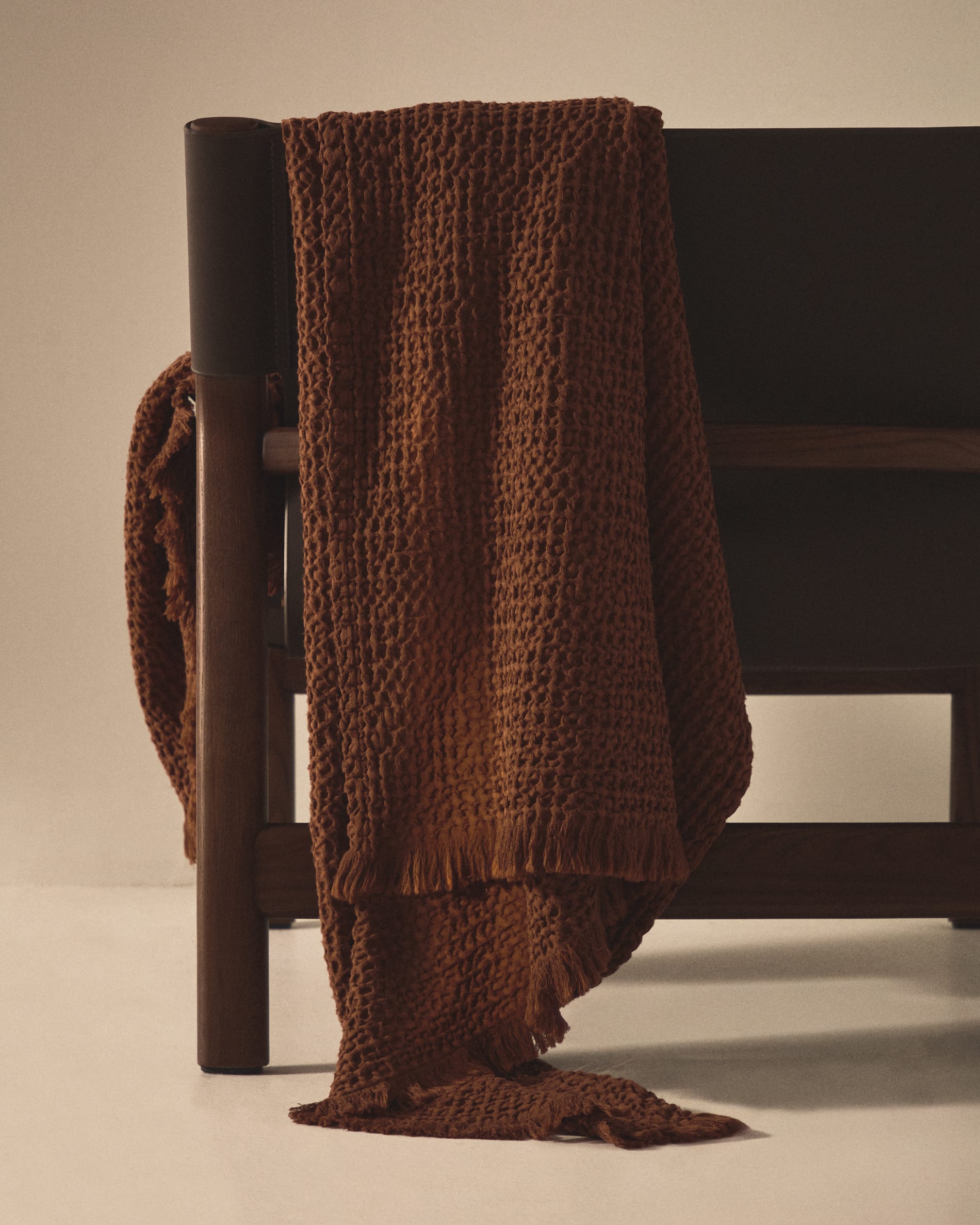 Nulina 100% cotton waffle blanket in dark orange 130 x 170 cm