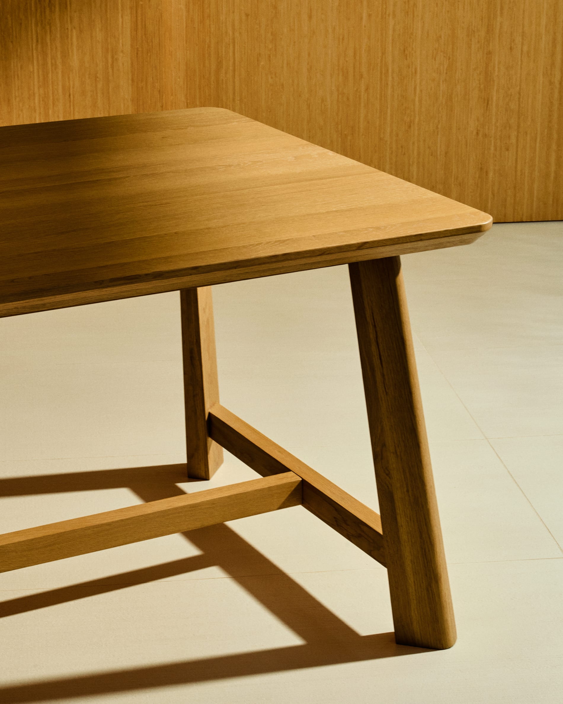 Idun table made of veneer and solid oak wood with natural tone finish FSC Mix Credit 220x100cm