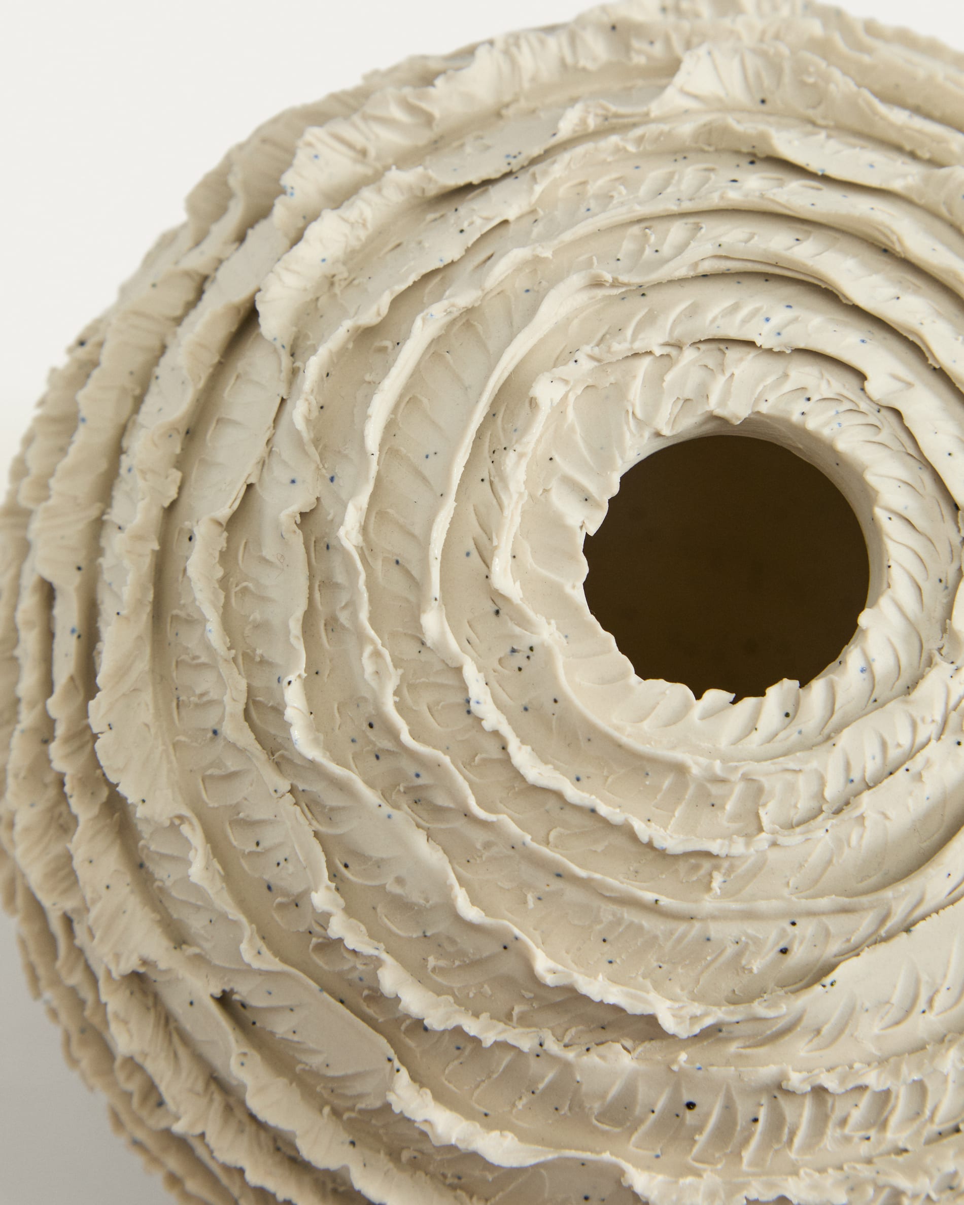 Evania vase in beige ceramic 15,5 cm
