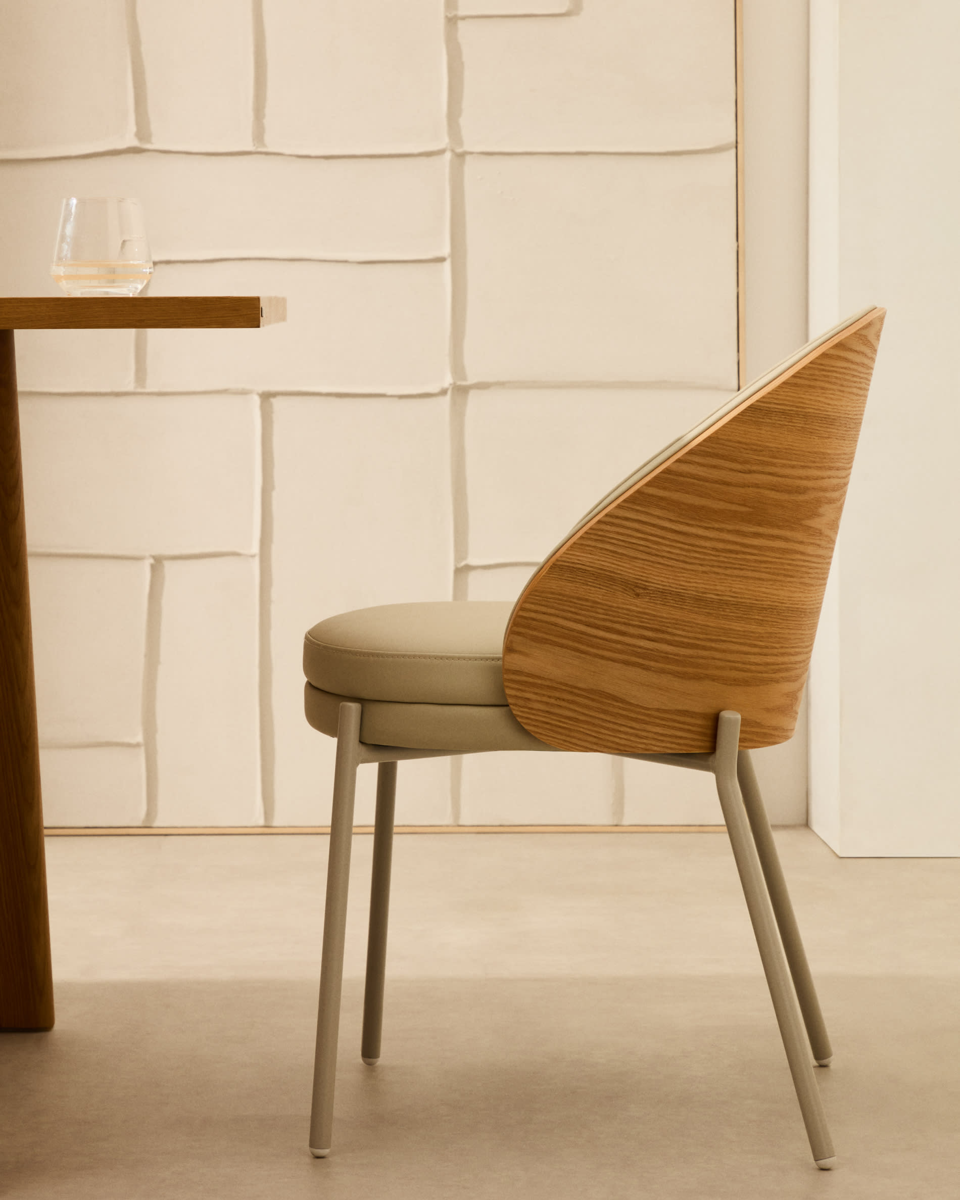 Eamy chair in beige polyurethane, ash veneer with natural finish and beige metal