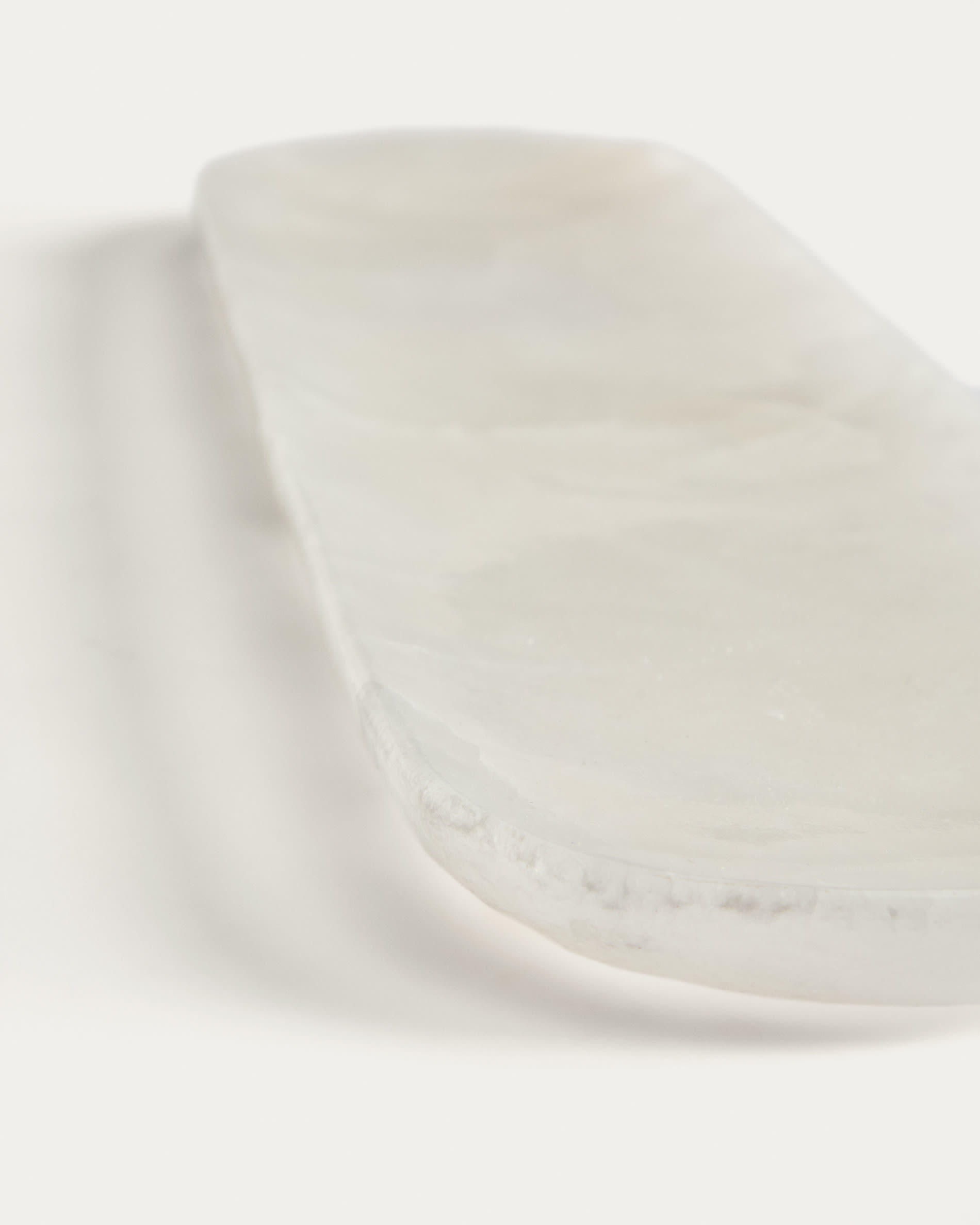 Noreli alabaster centrepiece