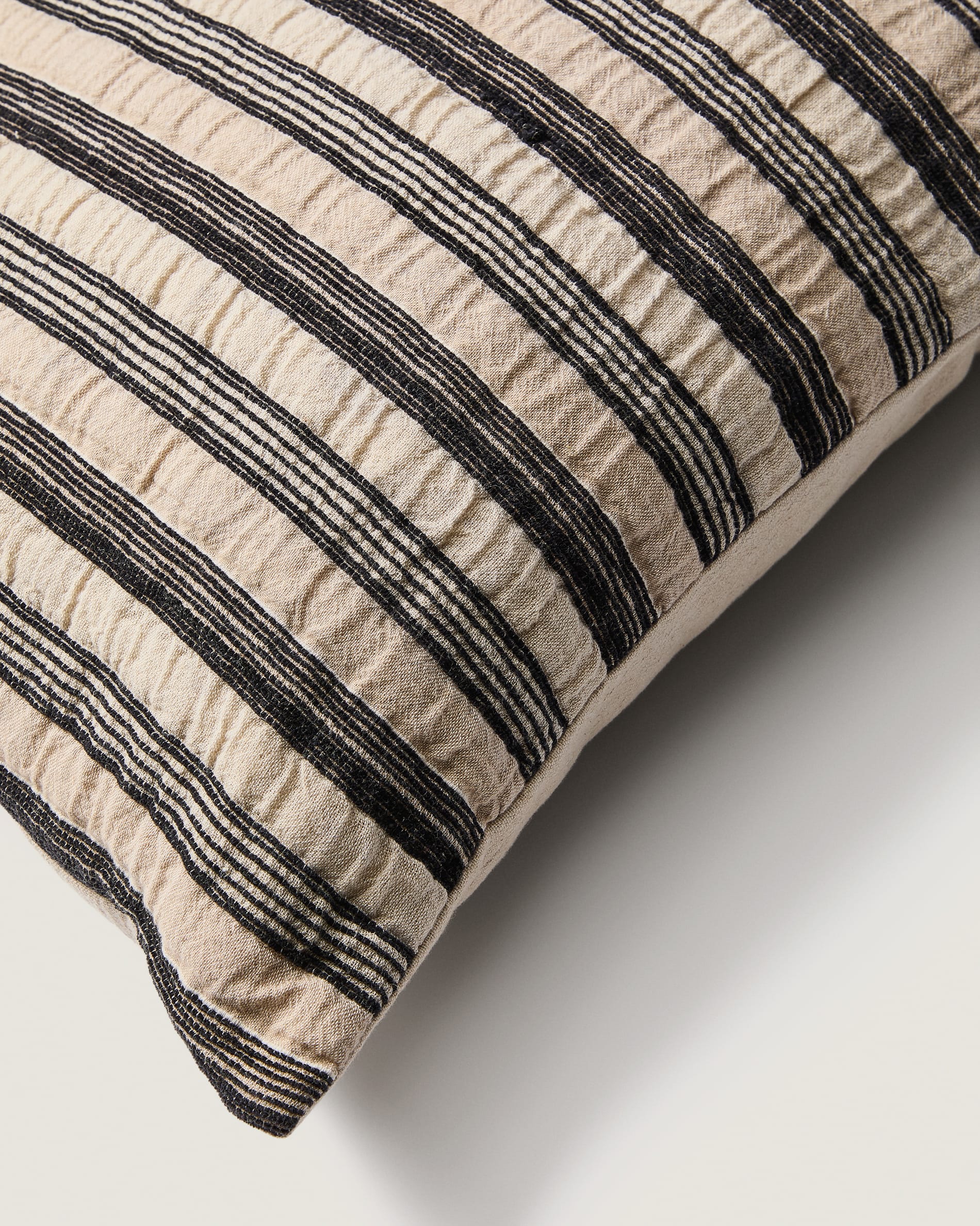 Isena 100% cotton cushion cover with multicoloured embroidery 50 x 50cm