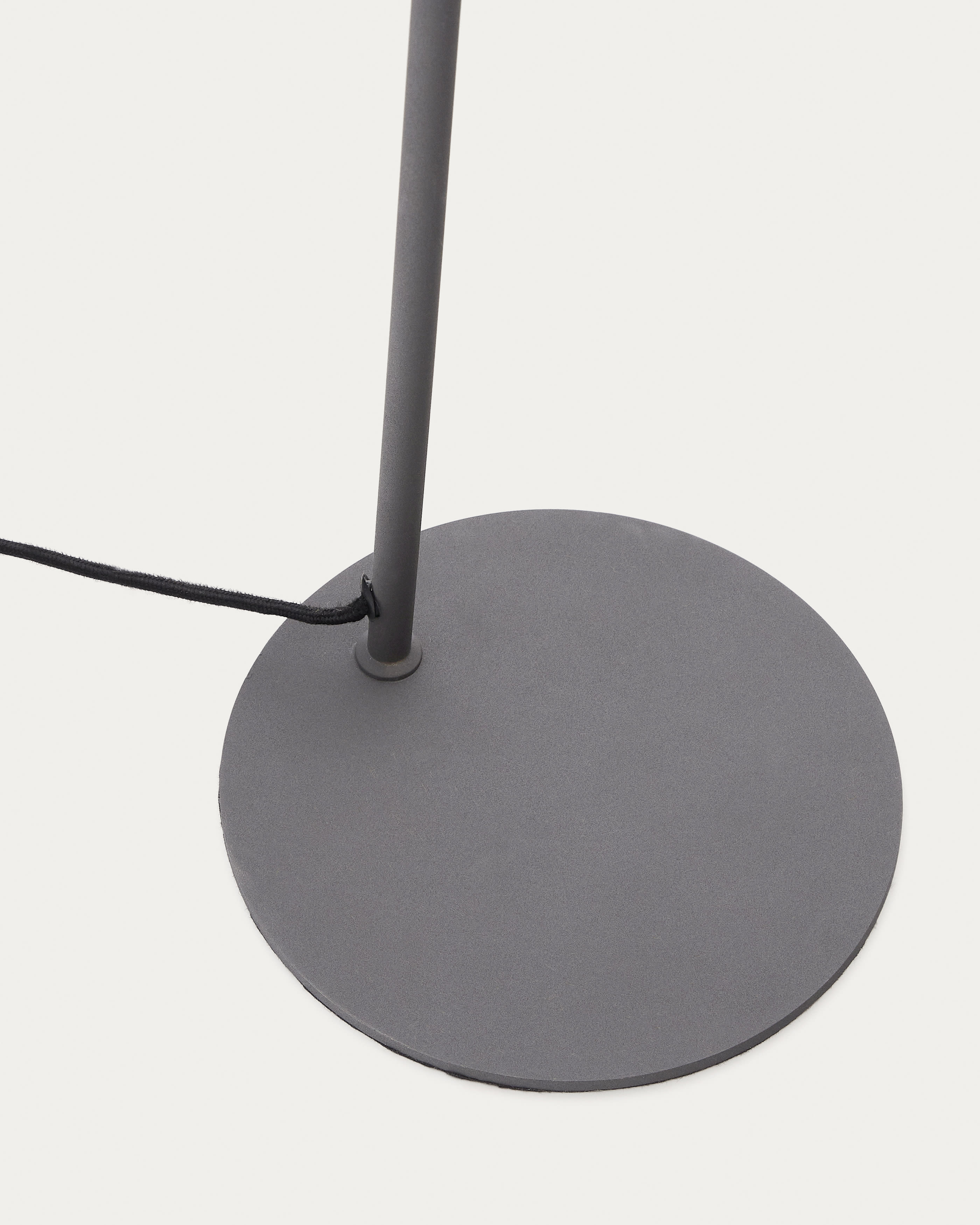 Manie metal floor lamp with black cast-iron-effect finish