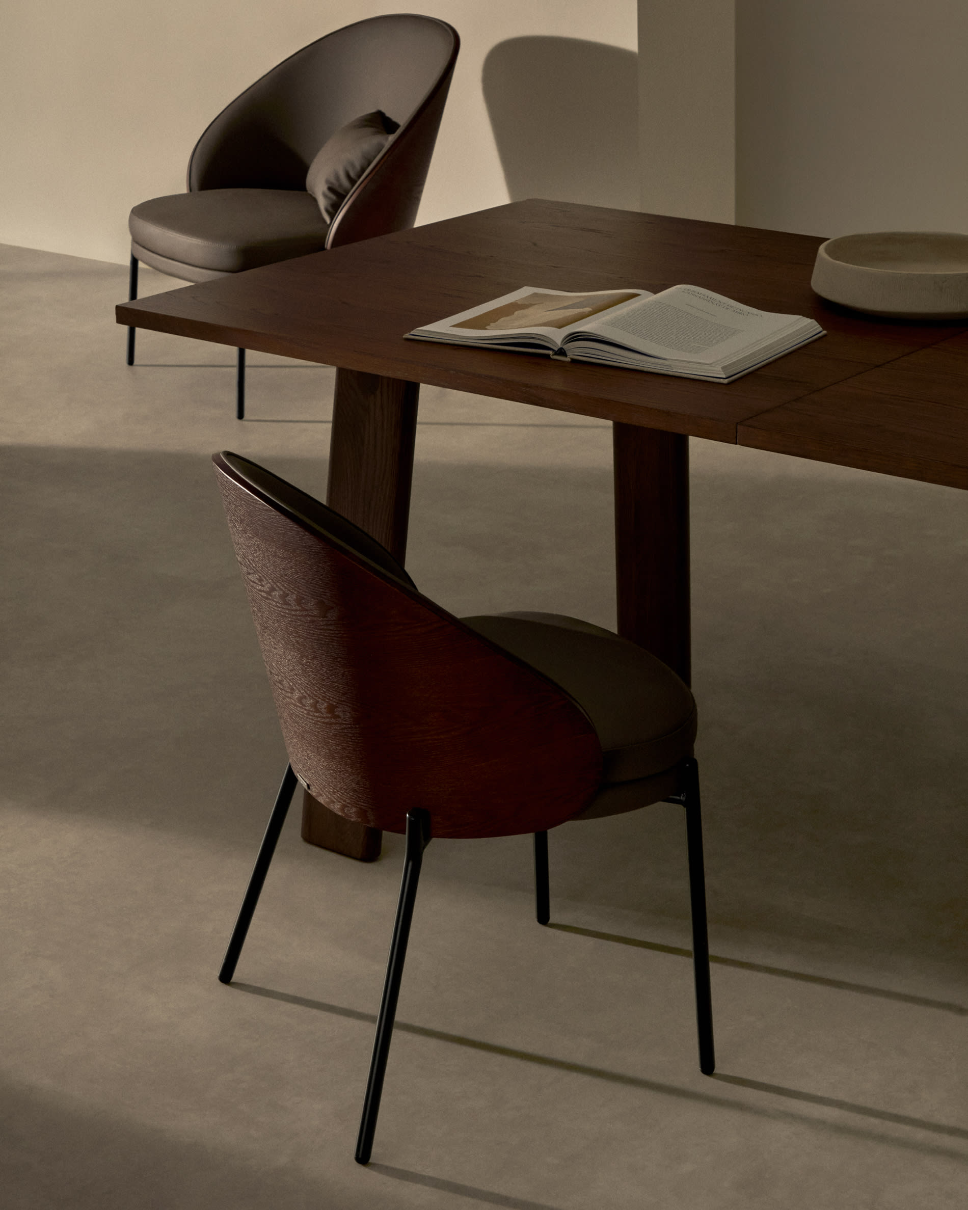 Eamy chair in brown polyurethane, ash veneer with walnut and black metal finish