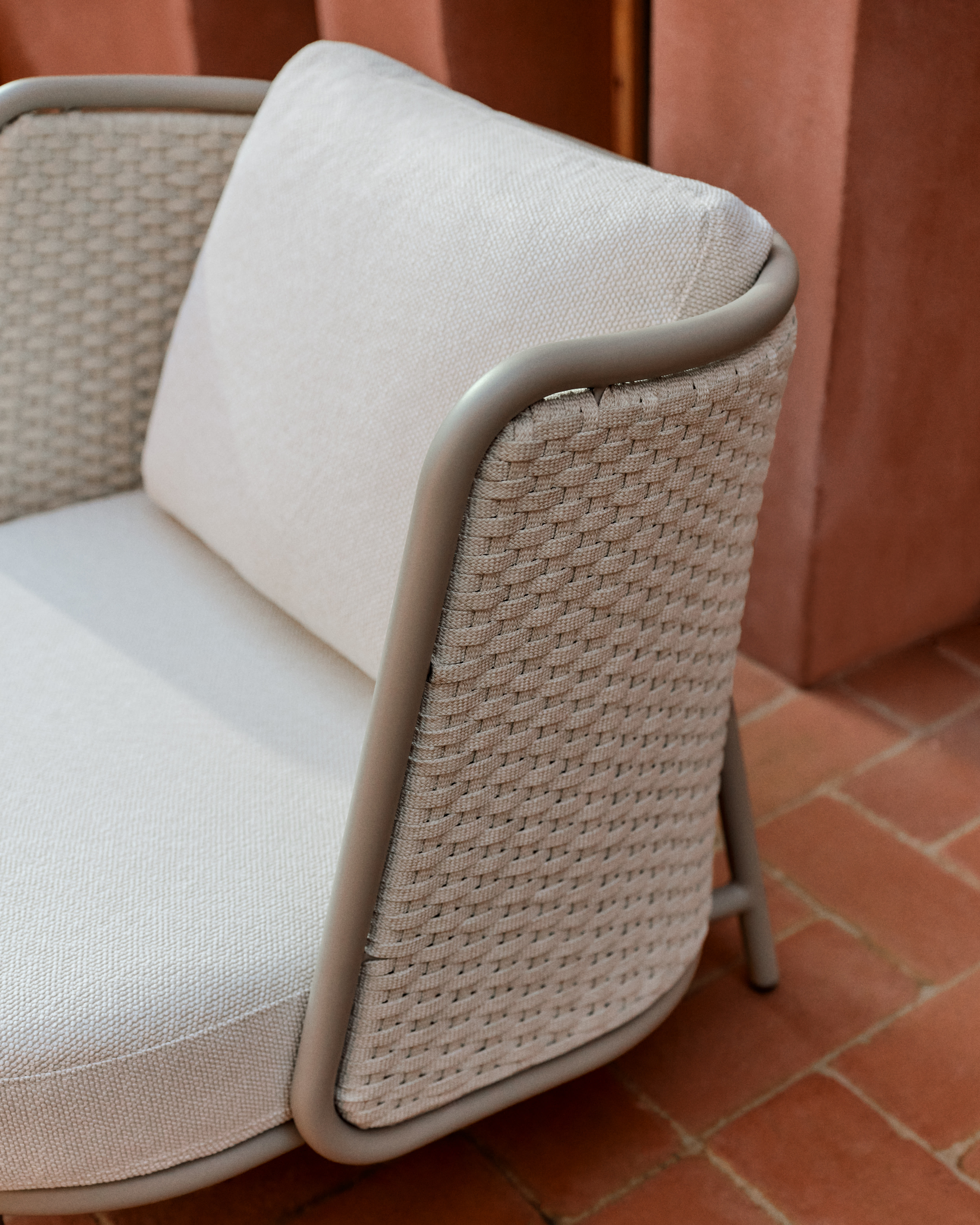 Sedalis outdoor armchair in aluminium and taupe rope cord