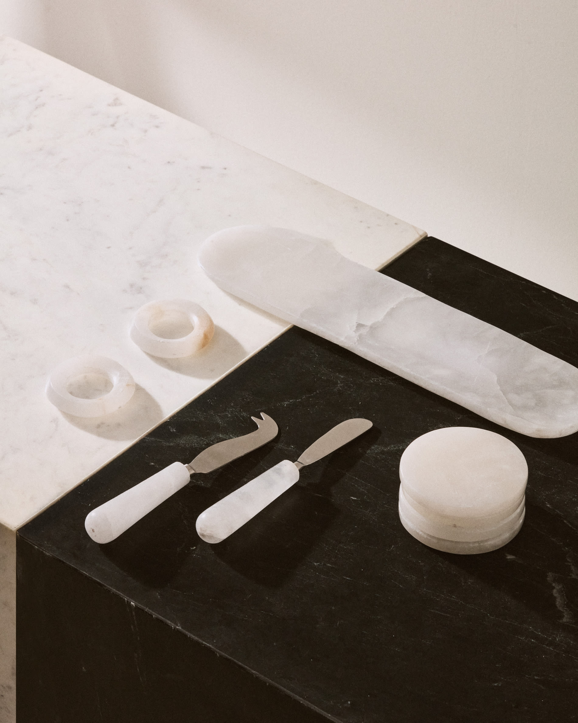 Noreli alabaster centrepiece