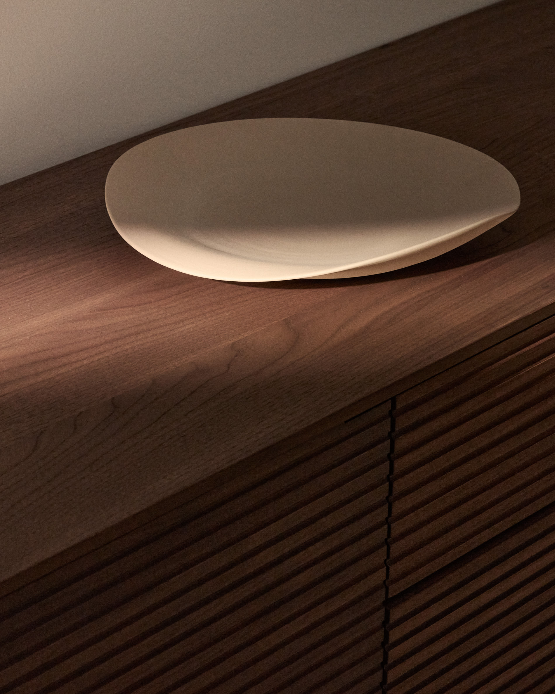 Ebenor beige ceramic table centerpiece Ø 30 cm