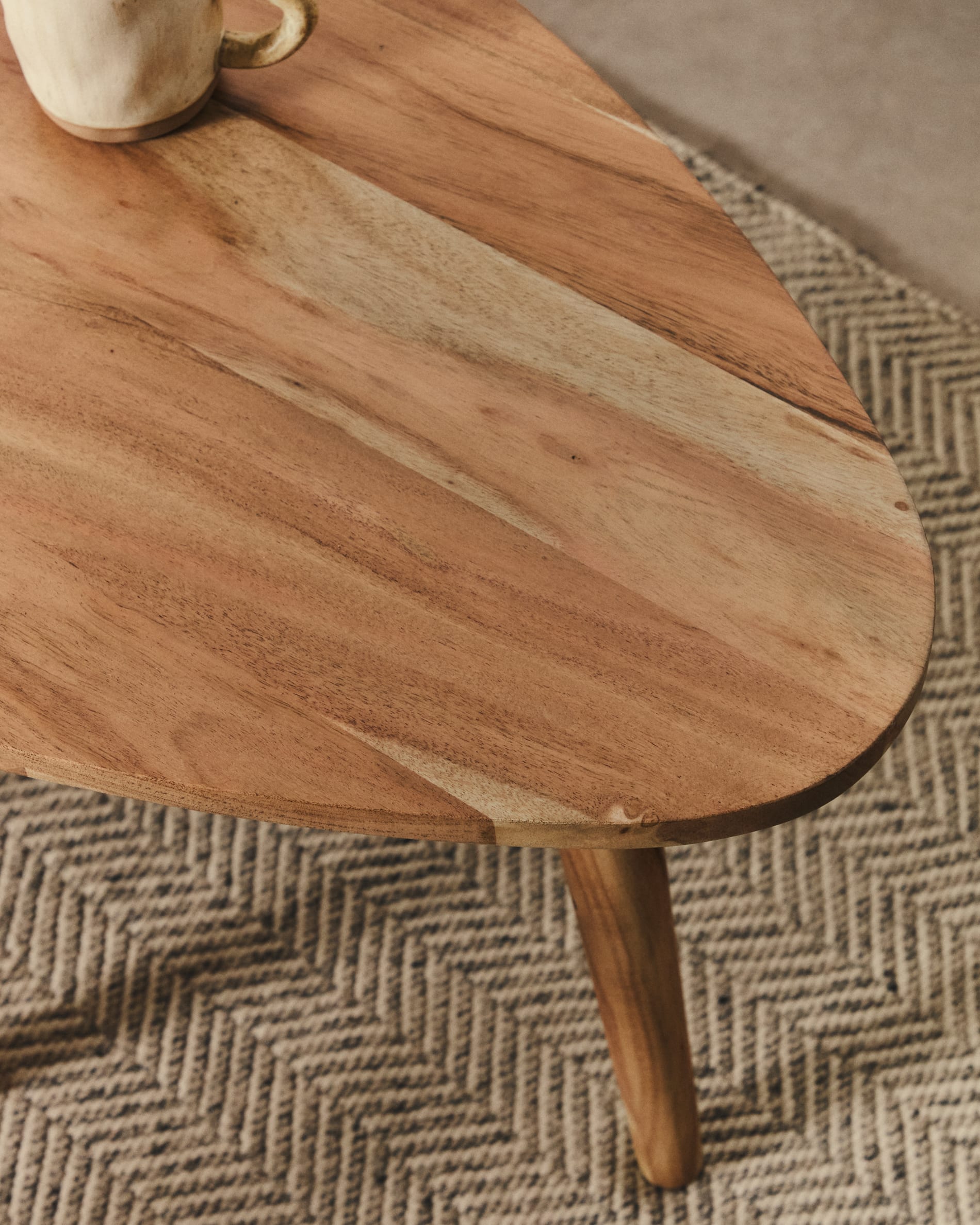 Duvani coffee table in solid acacia wood with bleached finish Ø110 x 60cm