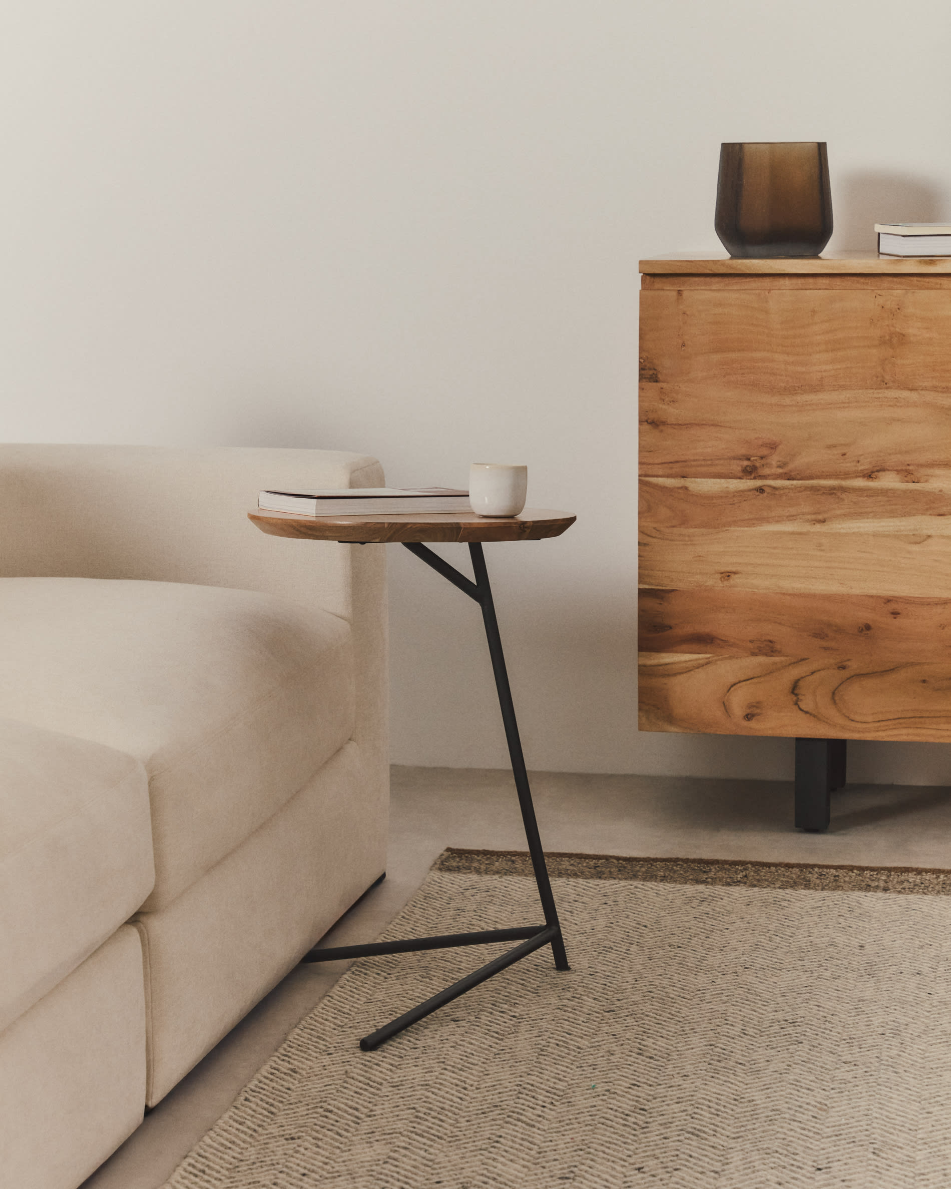 Vintara set of 2 nesting side tables in solid acacia wood with bleached finish and black steel legs Ø40cm