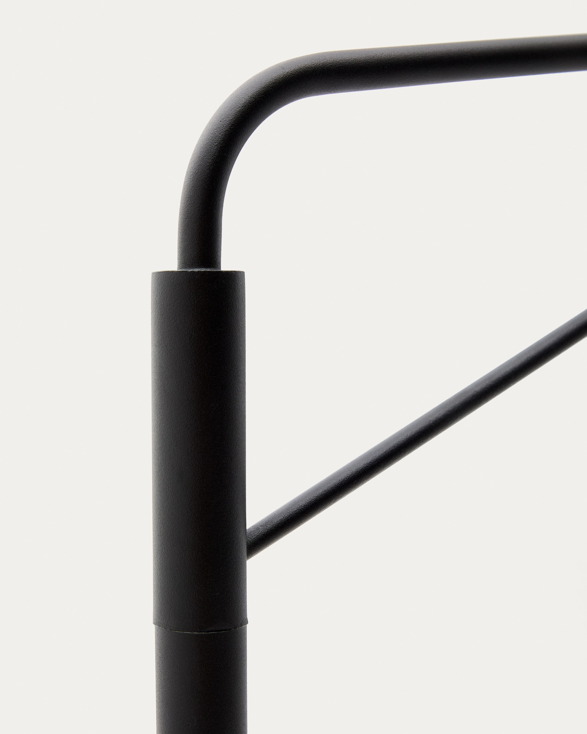 Eilo floor lamp in black steel with frosted glass globe