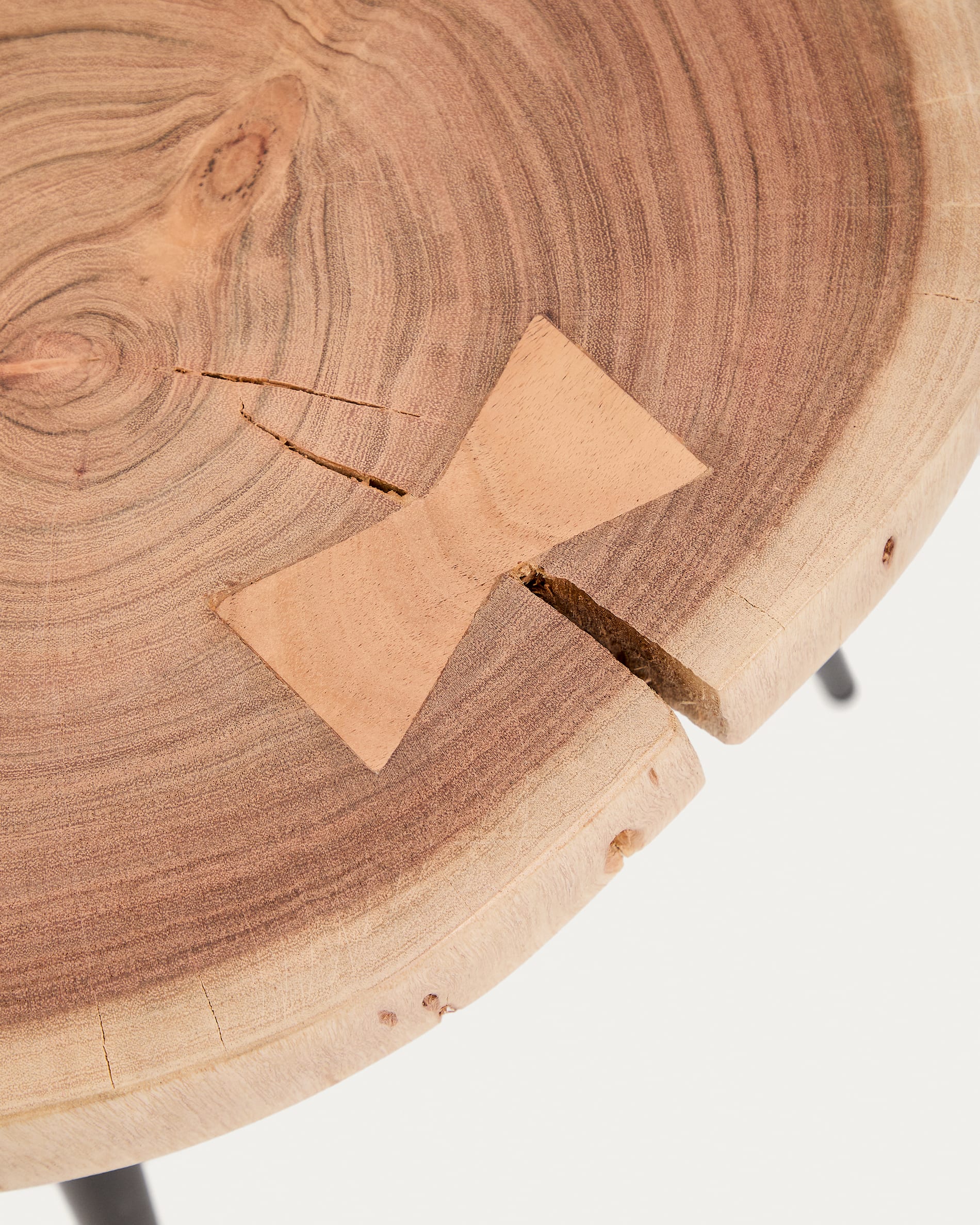 Tanive side table in solid acacia wood with bleached finish and black steel legs Ø35cm
