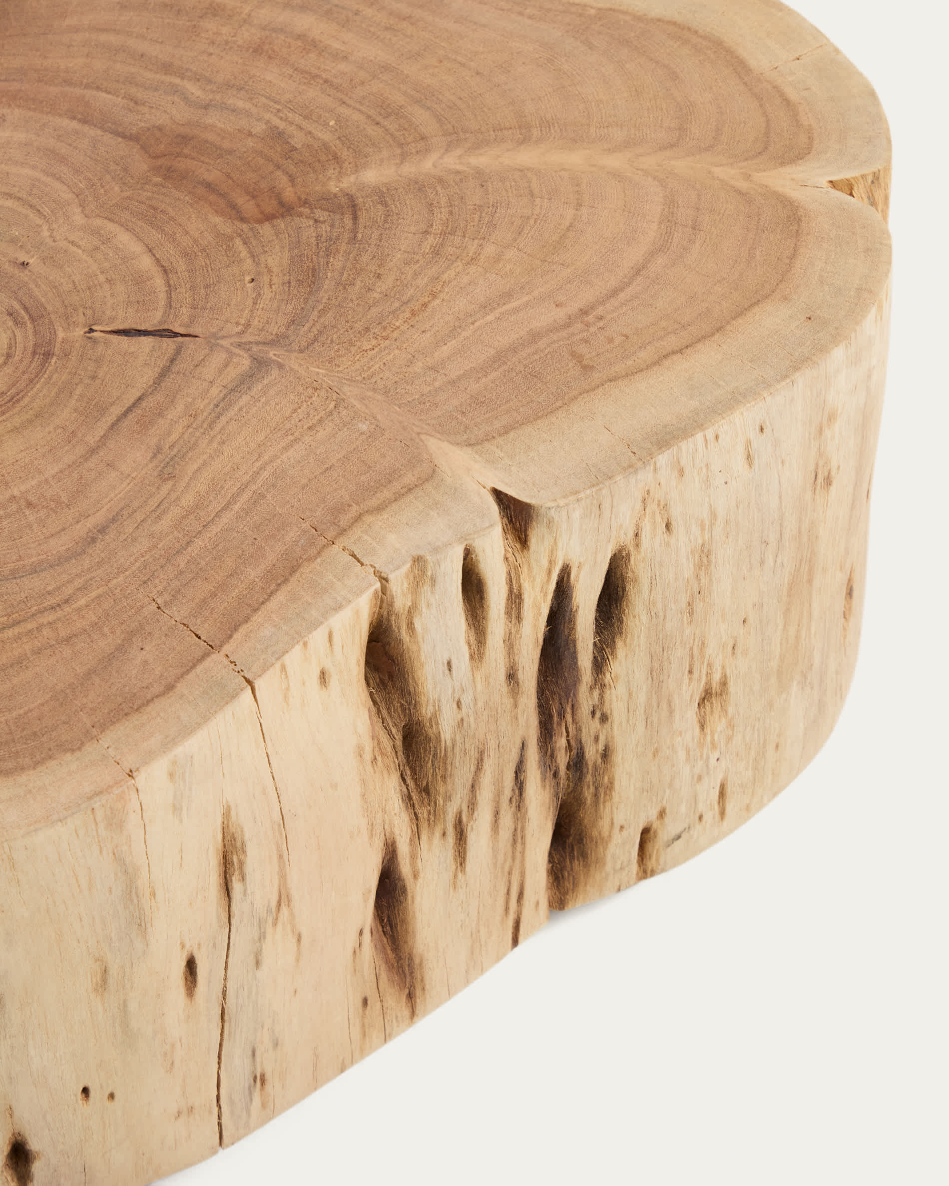 Tavine coffee table in solid acacia wood with bleached finish with wheels Ø65cm