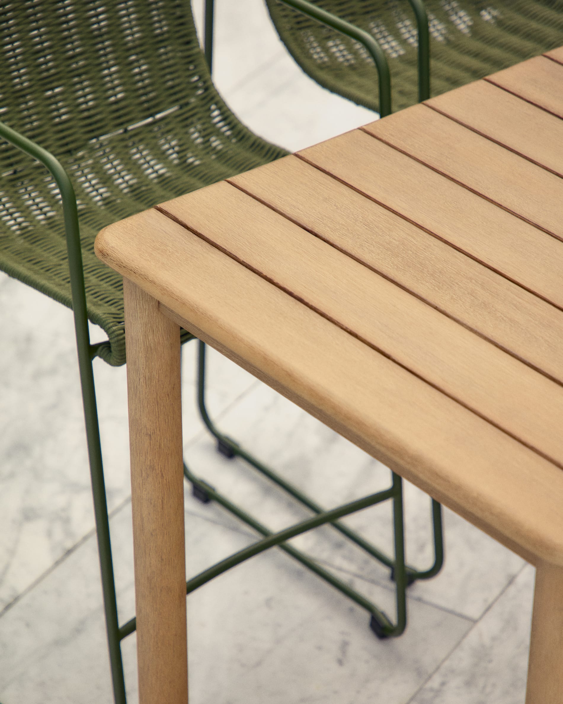 Sori table in FSC 100% solid acacia wood 135 x 78cm