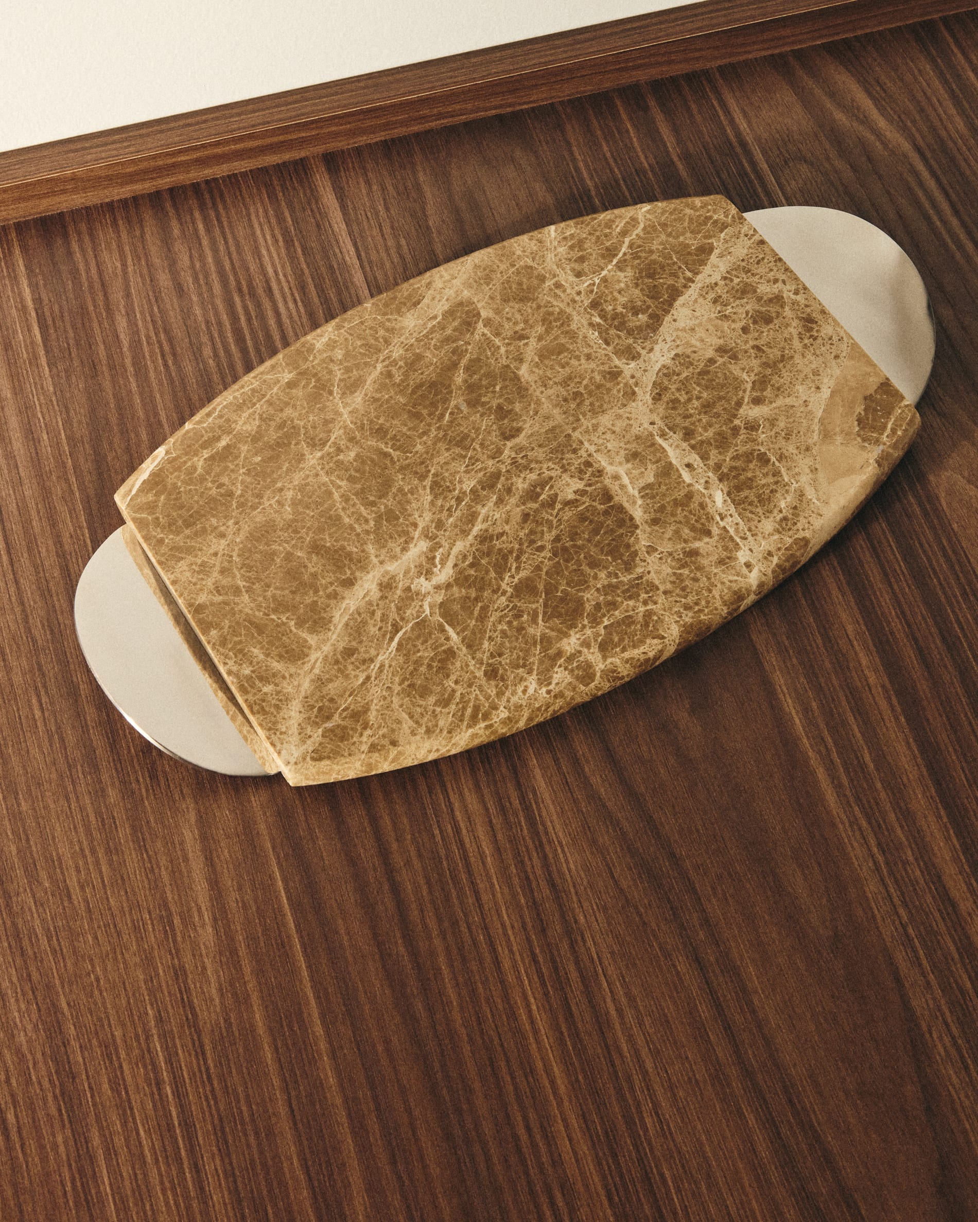 Adoma serving board in marble and metal