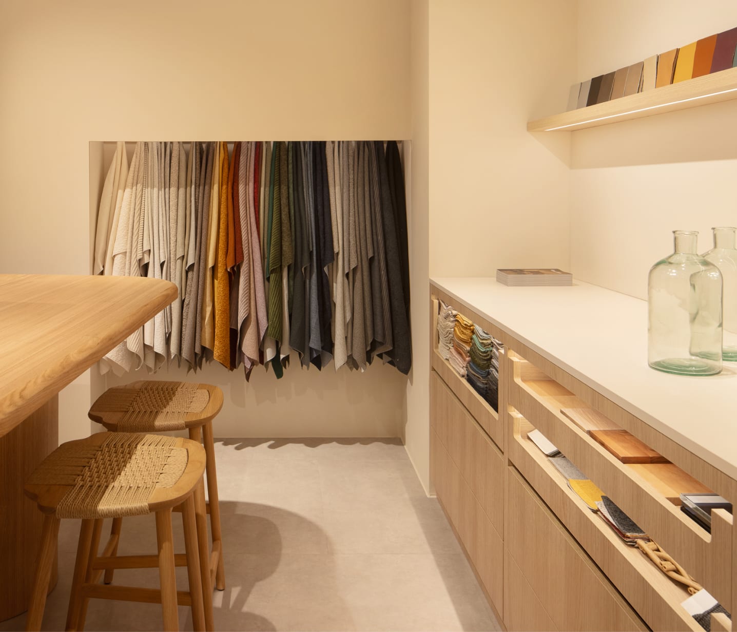 https://d.media.kavehome.com/image/upload/v1750139931/cms/landing-profesionales-0625-02.jpg