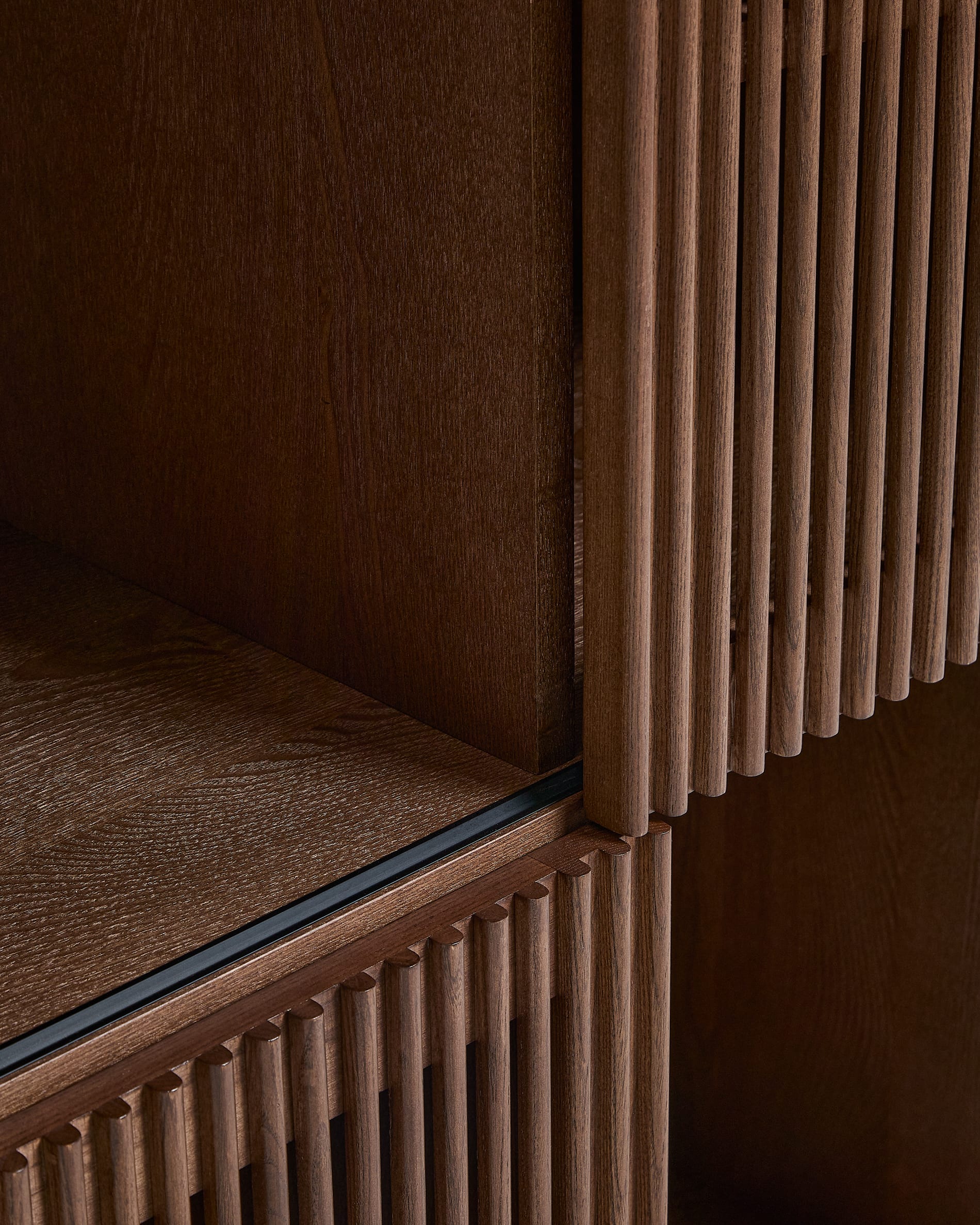 Beyla shelf unit in ash veneer and solid ash wood with walnut finish 84.5 x 170cm FSC 100%