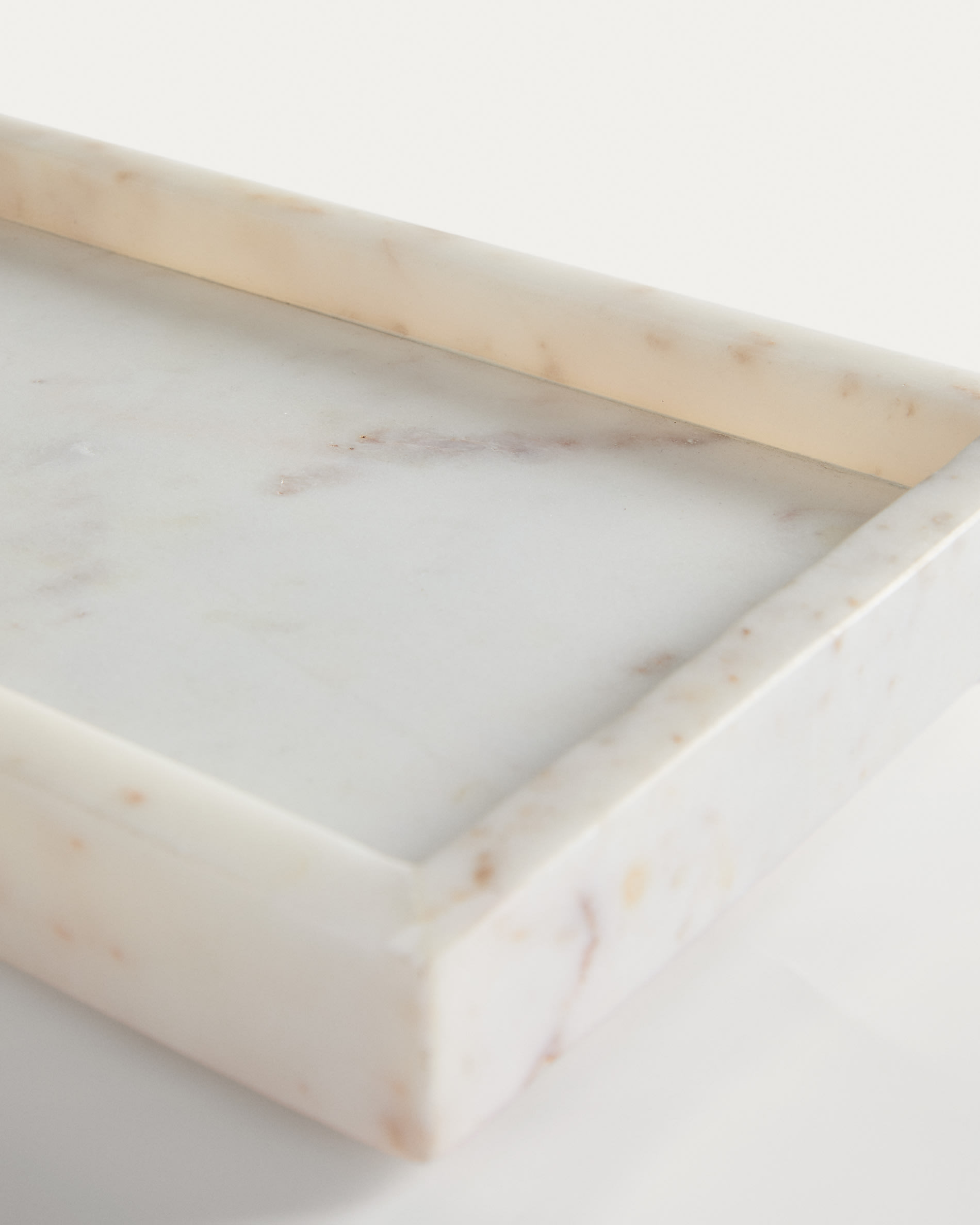 Serela tray in white marble 35 x 18 cm