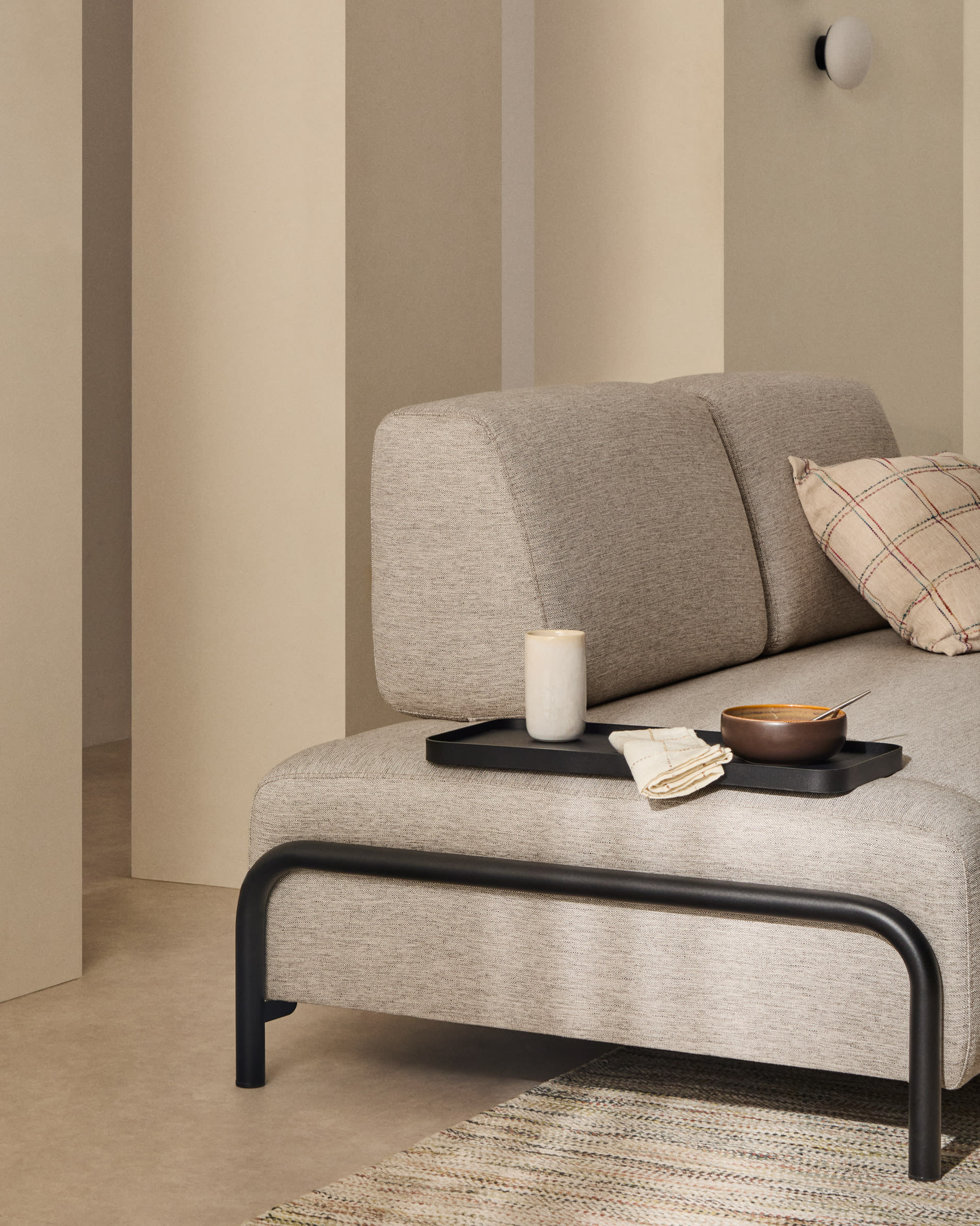 Compo 2-seater greige sofa with small tray table and black metal frame 200 cm FSC Mix Credit