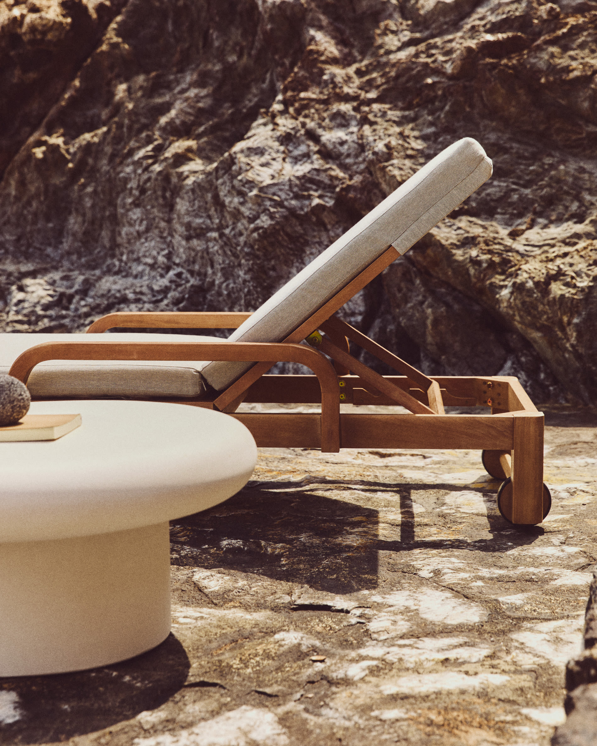 Sonsaura sun lounger made from solid eucalyptus wood FSC 100%