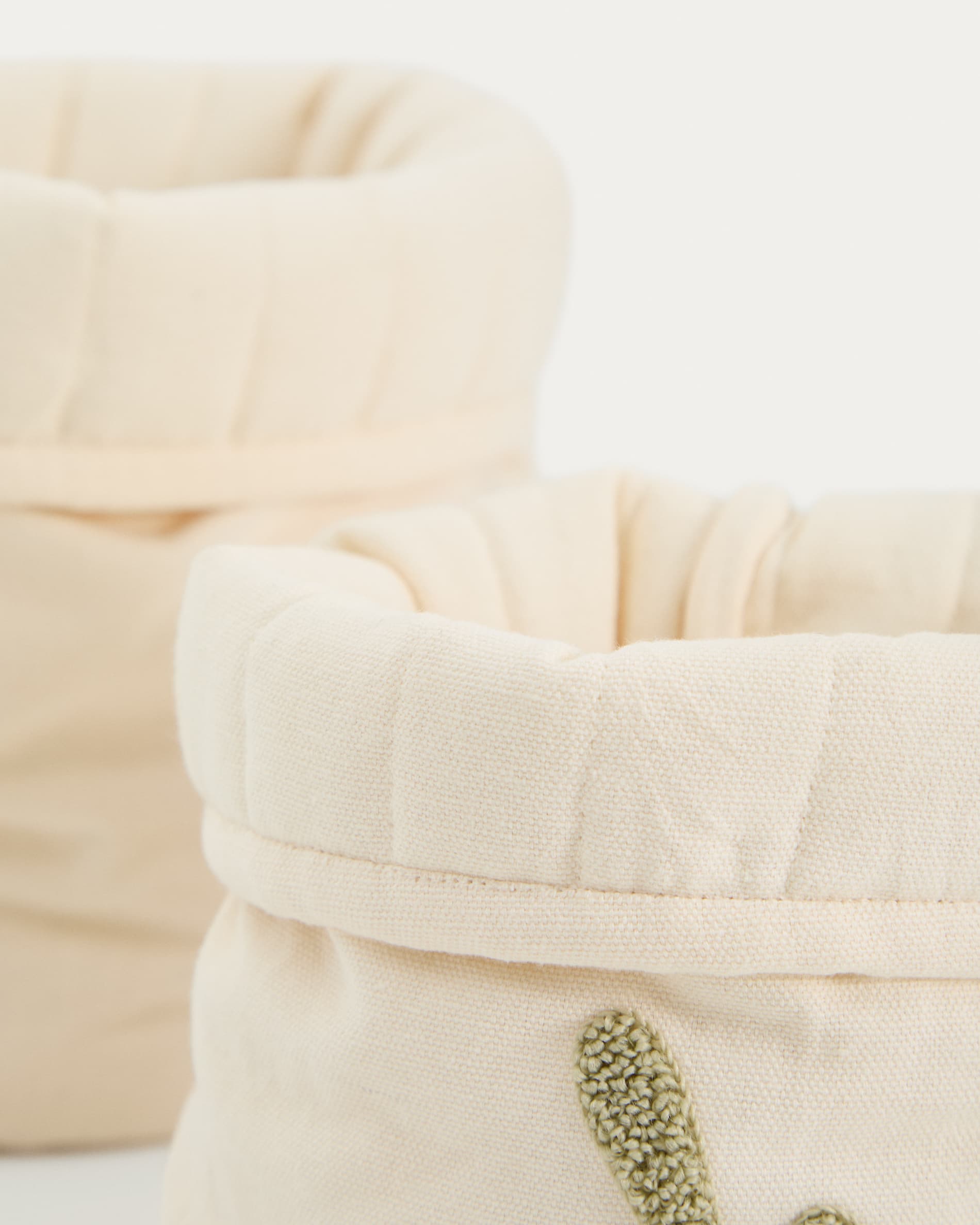 Tandani set of 2 beige cotton children's baskets with embroidered leaves