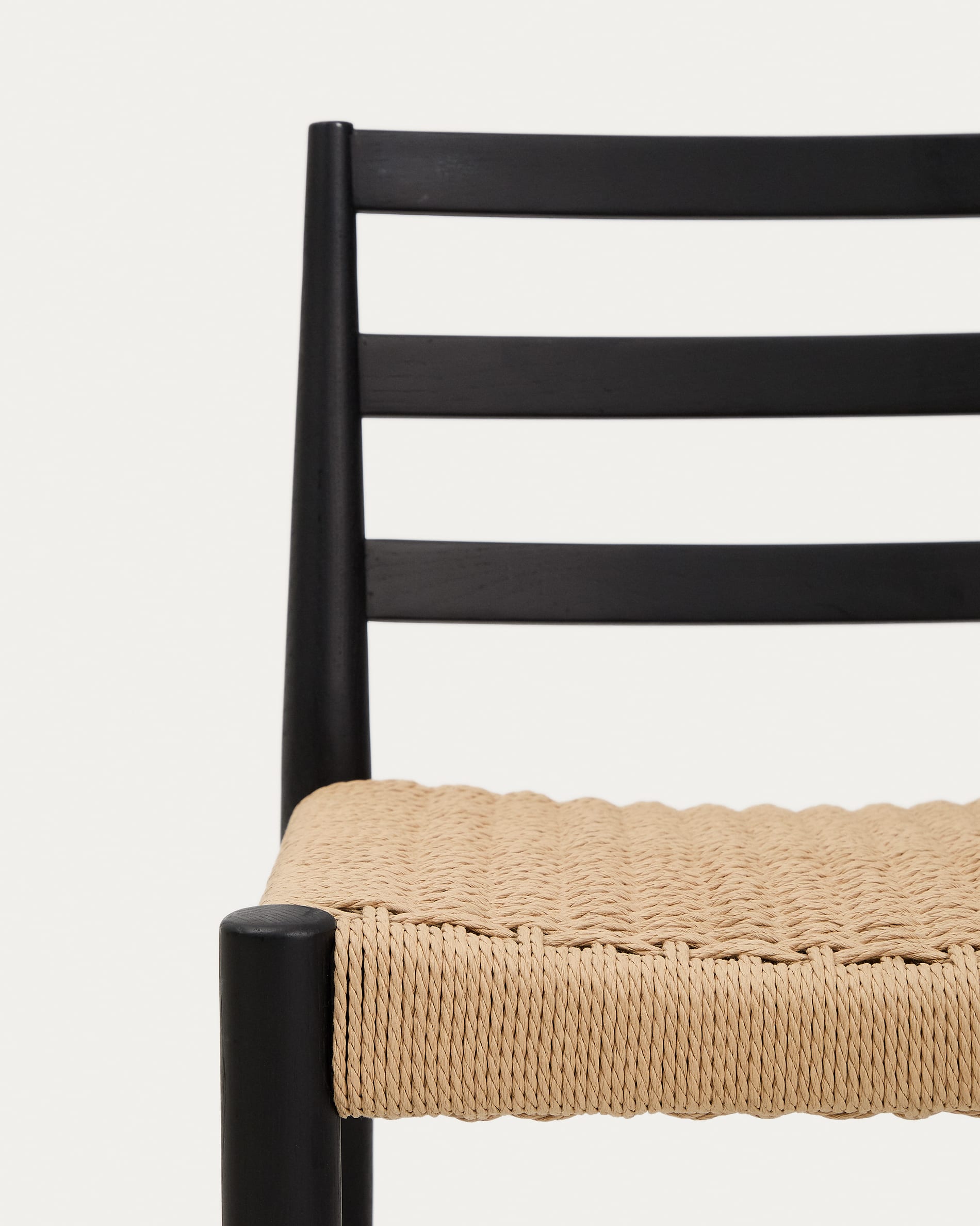 Analy stool with backrest in solid oak wood with black finish and rope seat, 65 cm, FSC Mix Credit