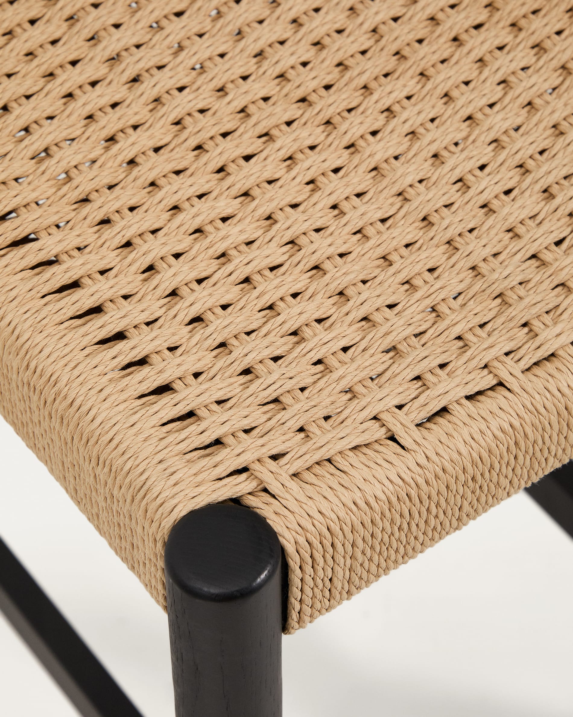 Analy stool with backrest in solid oak wood with black finish and rope seat, 65 cm, FSC Mix Credit