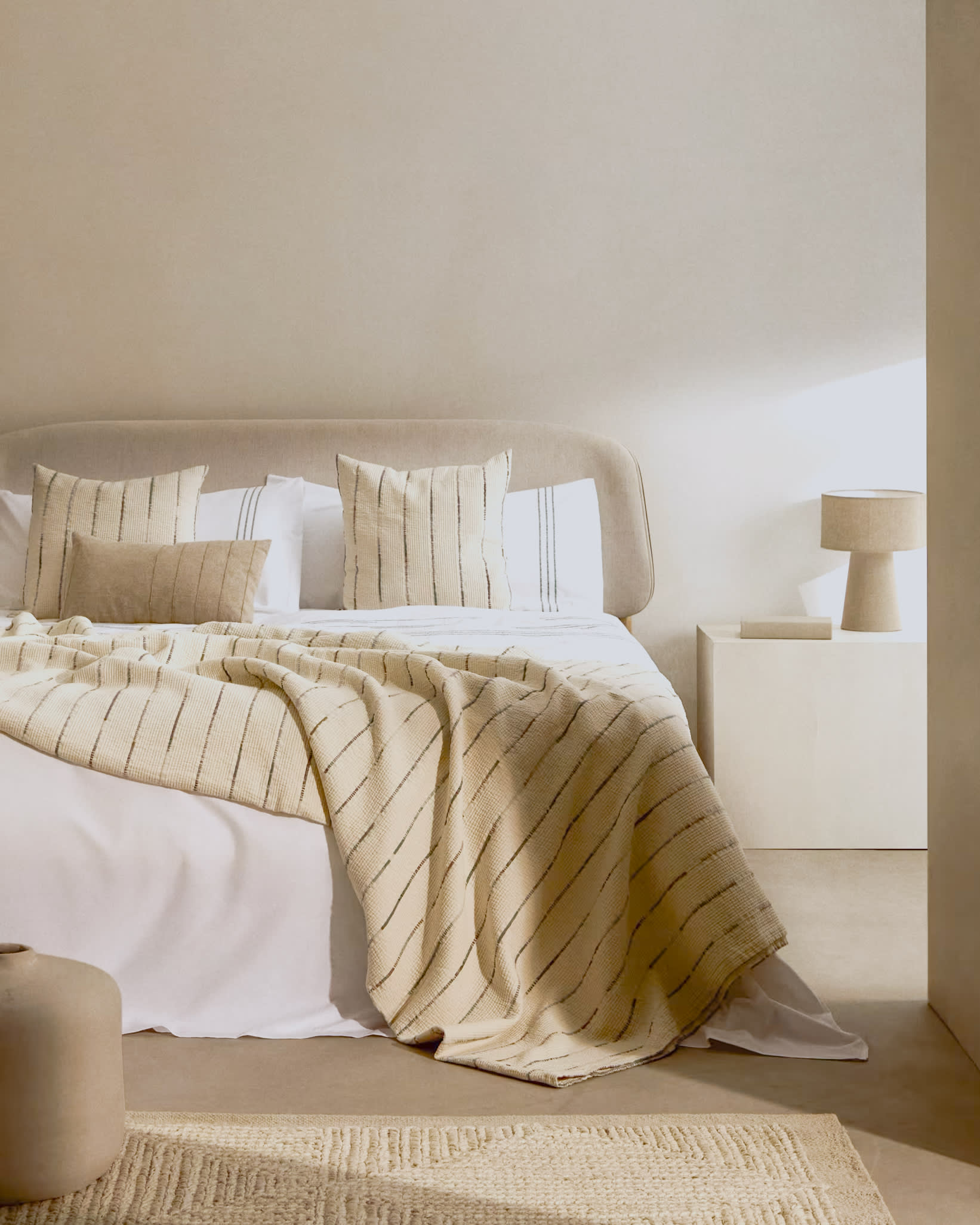 Octavia bed in ash plywood and white upholstered headboard FSC Mix Credit 180 x 200 cm